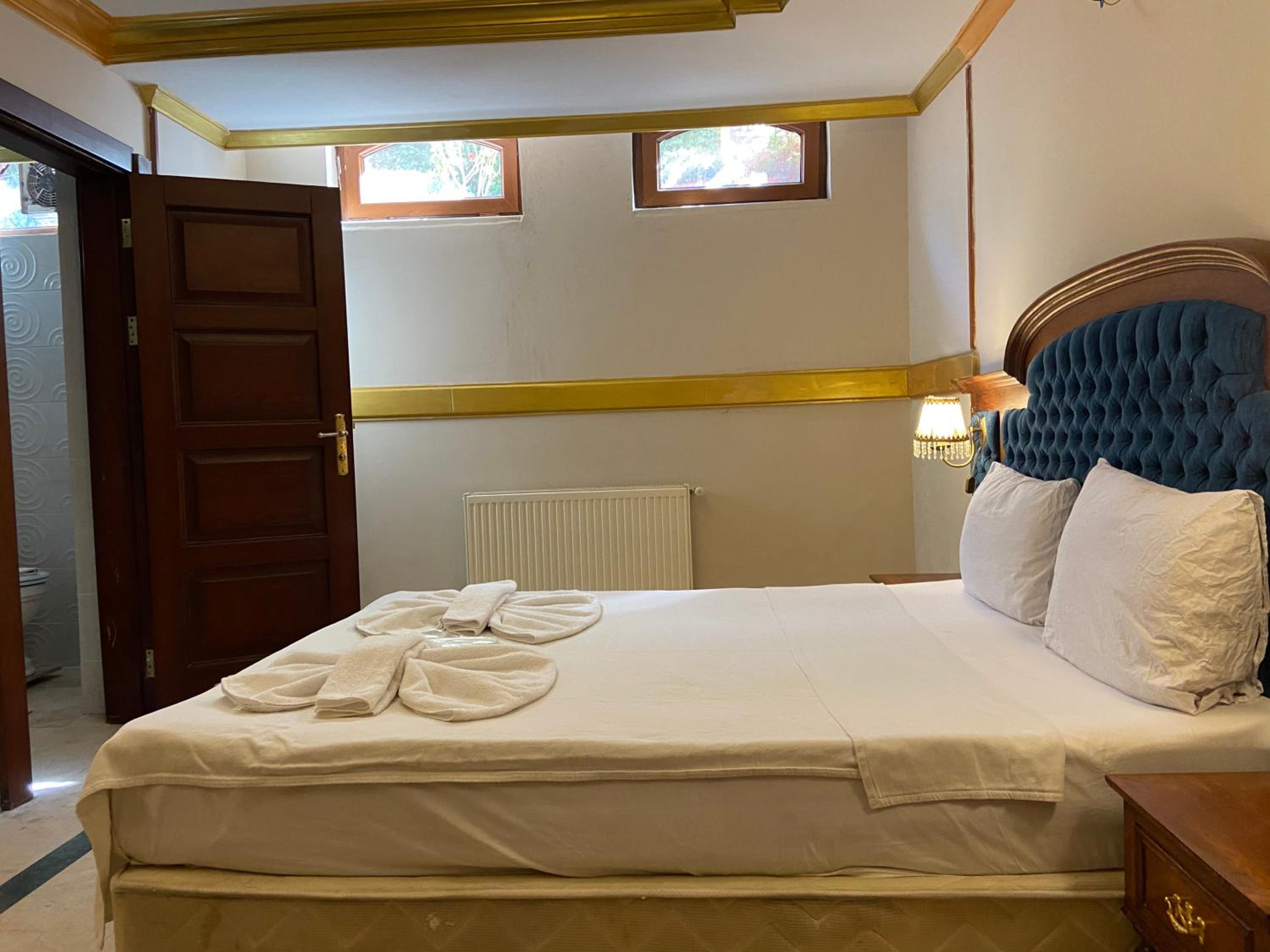 Budget Double Room  - Basement photo 1