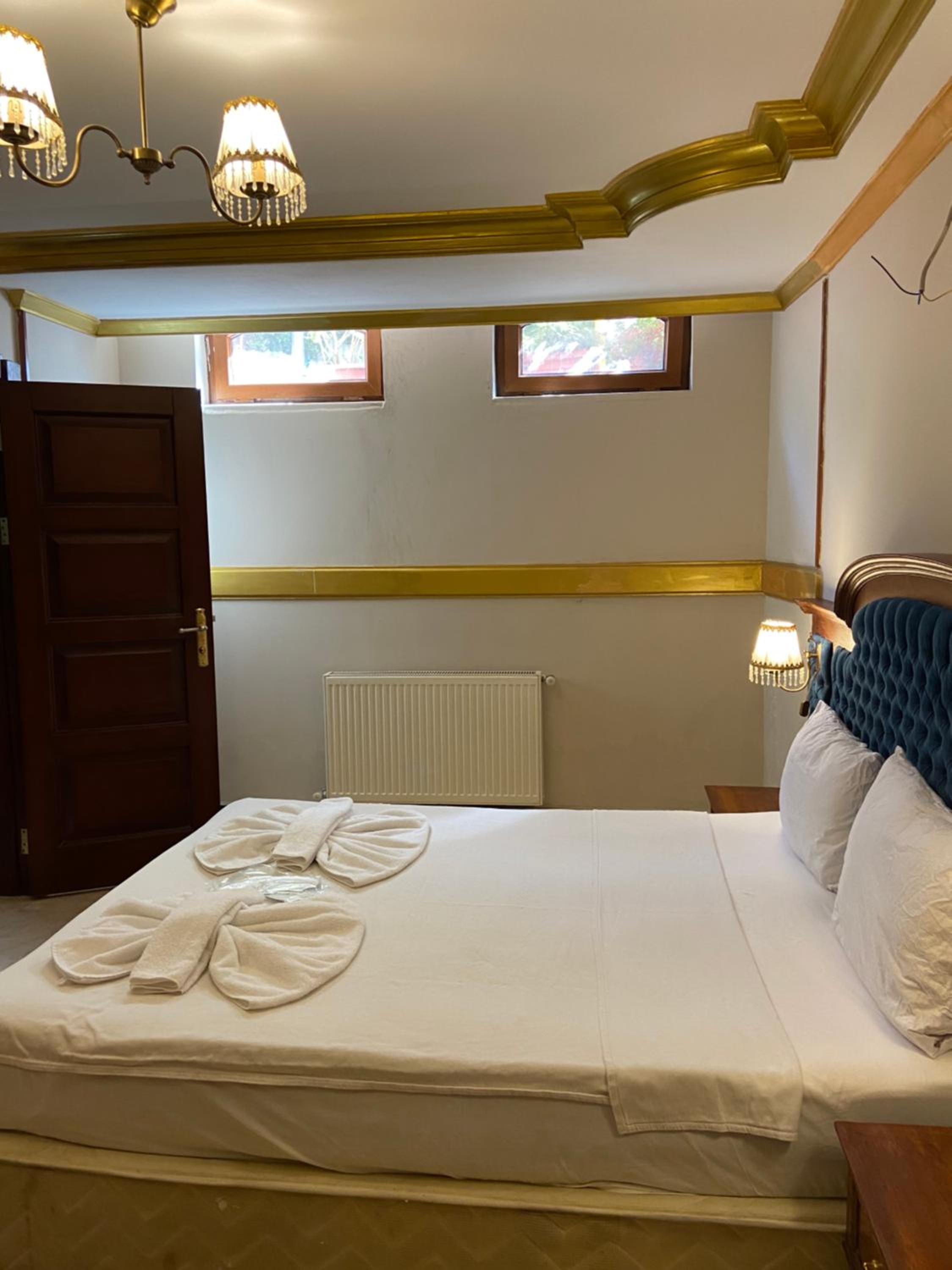 Budget Double Room  - Basement photo 2
