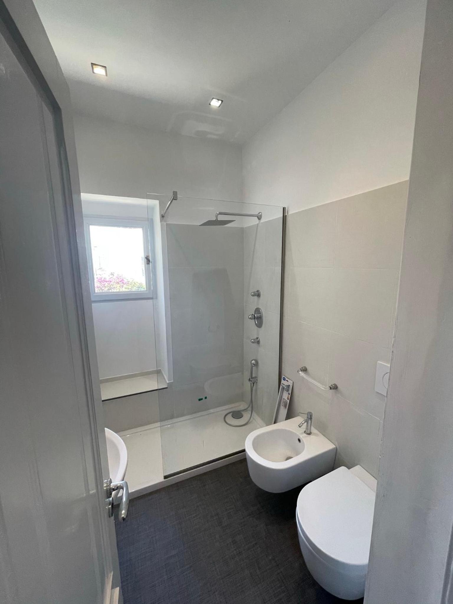 Deluxe Single Room with Sea View photo 3