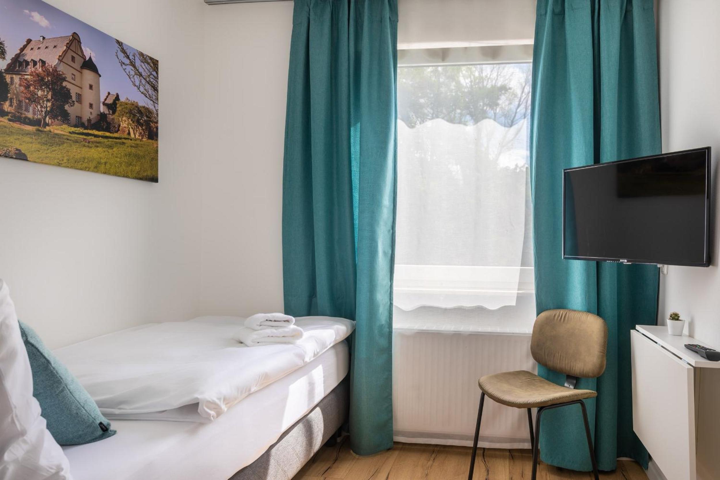 Single Room with Private Bathroom photo 1