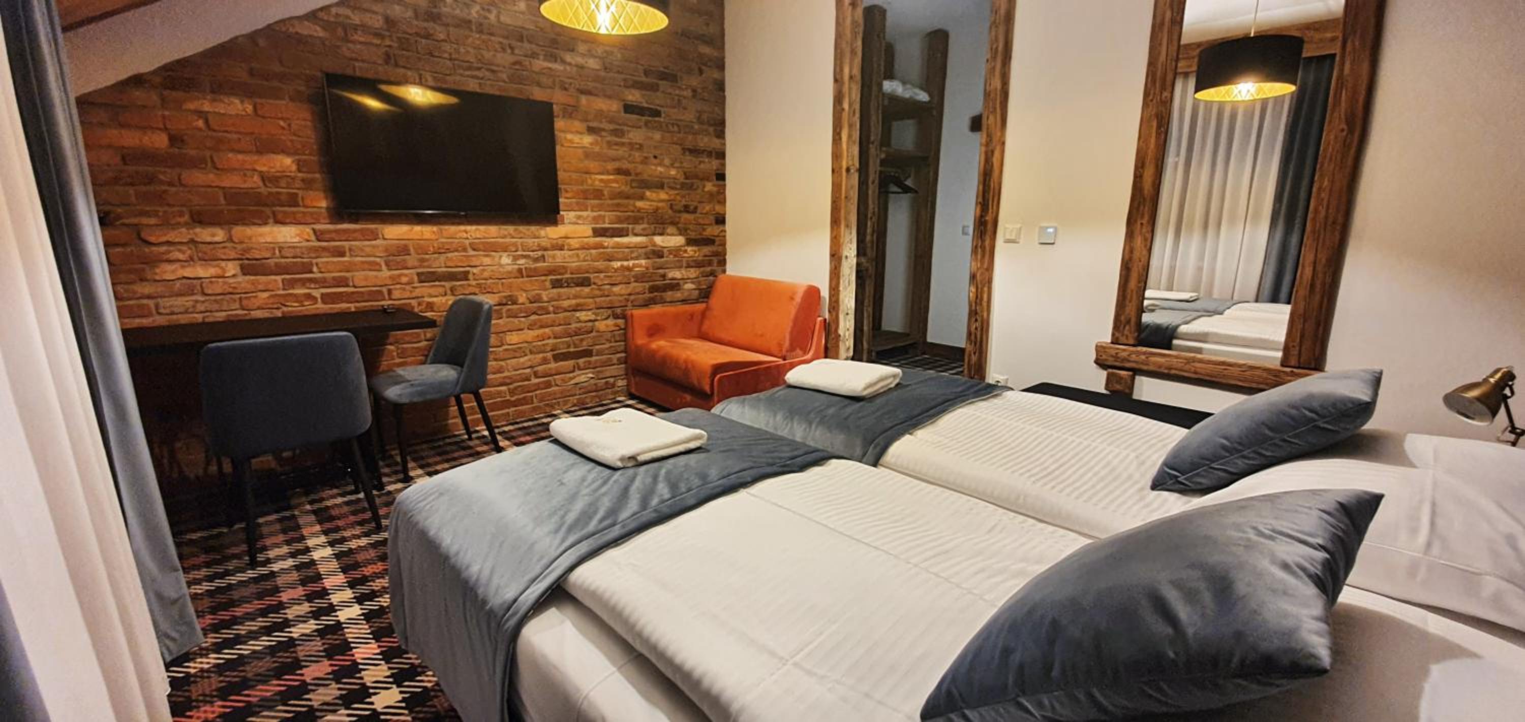 Deluxe Double Room with Extra Bed - Photo 1
