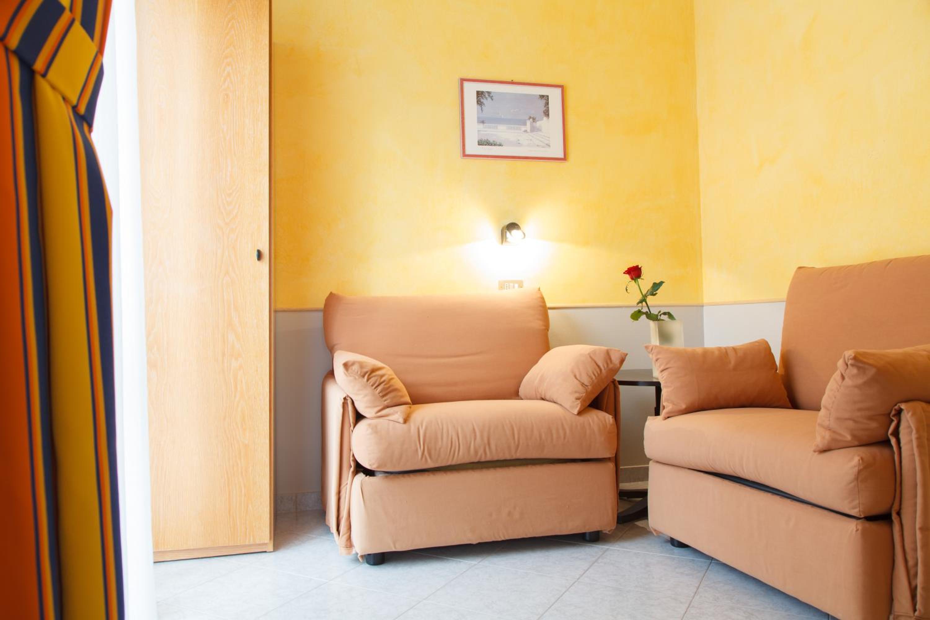 Superior Family Room - Photo 11