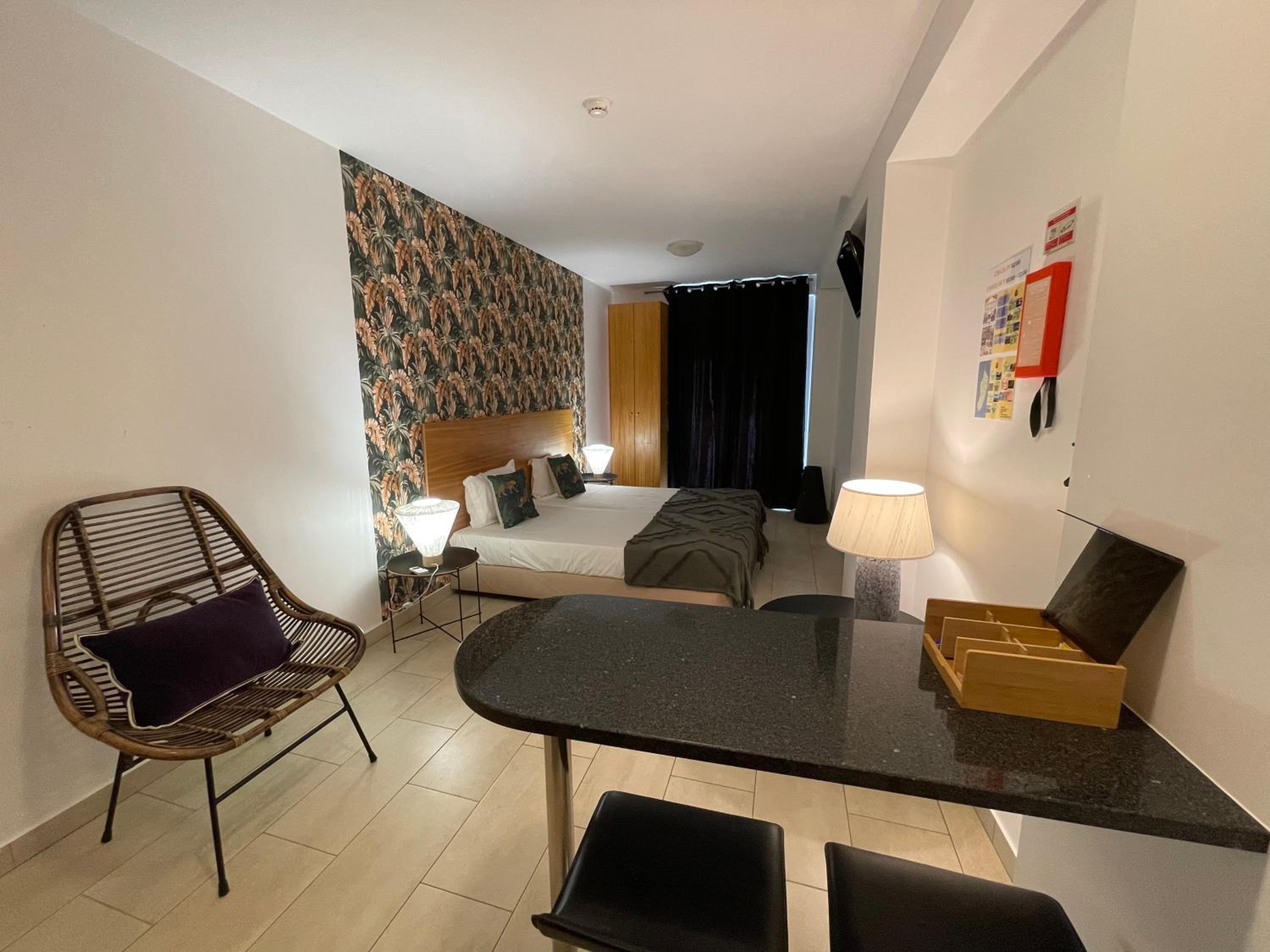Studio (2 Adults) - Photo 35