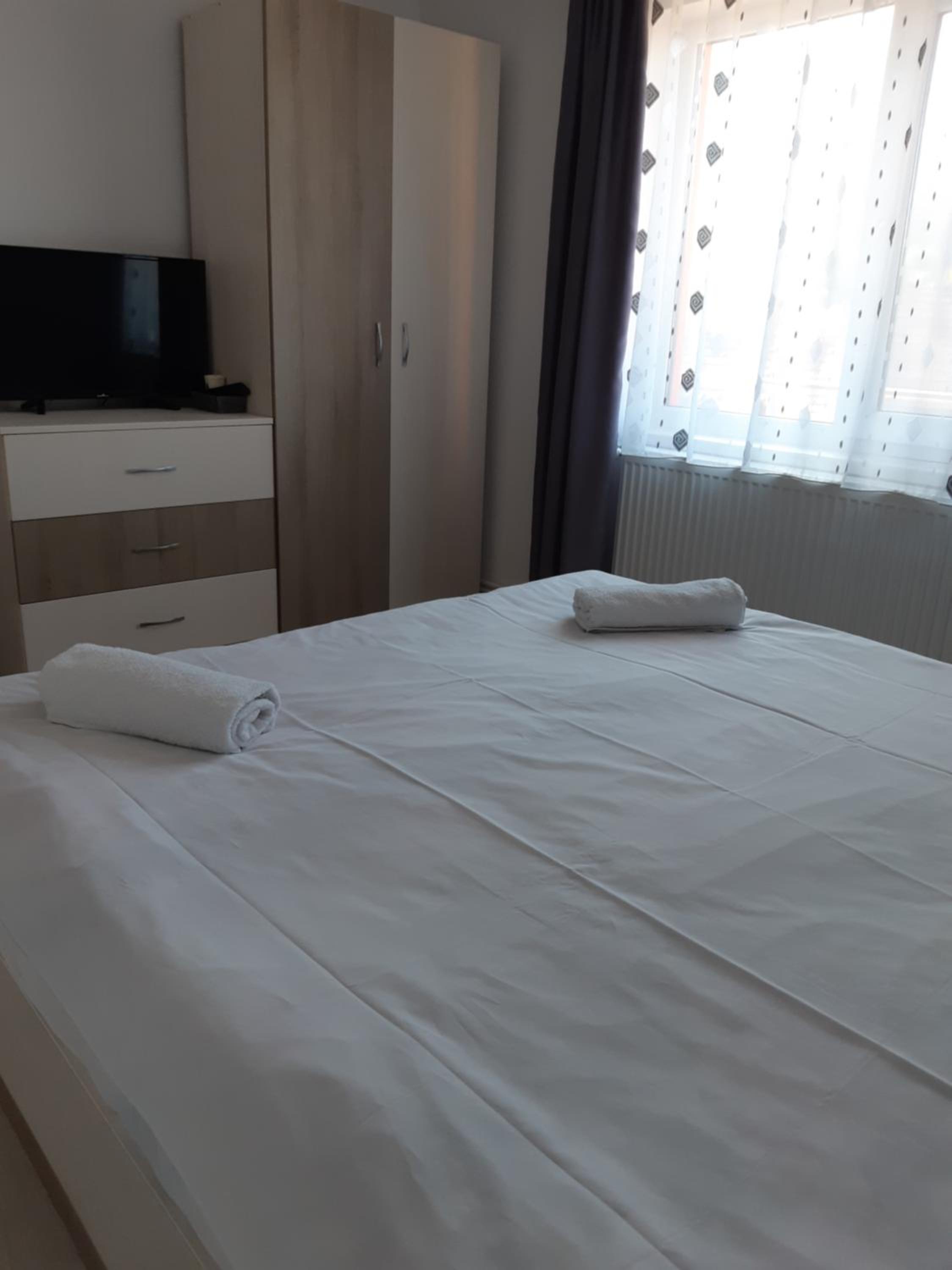 Double Room - Photo 6