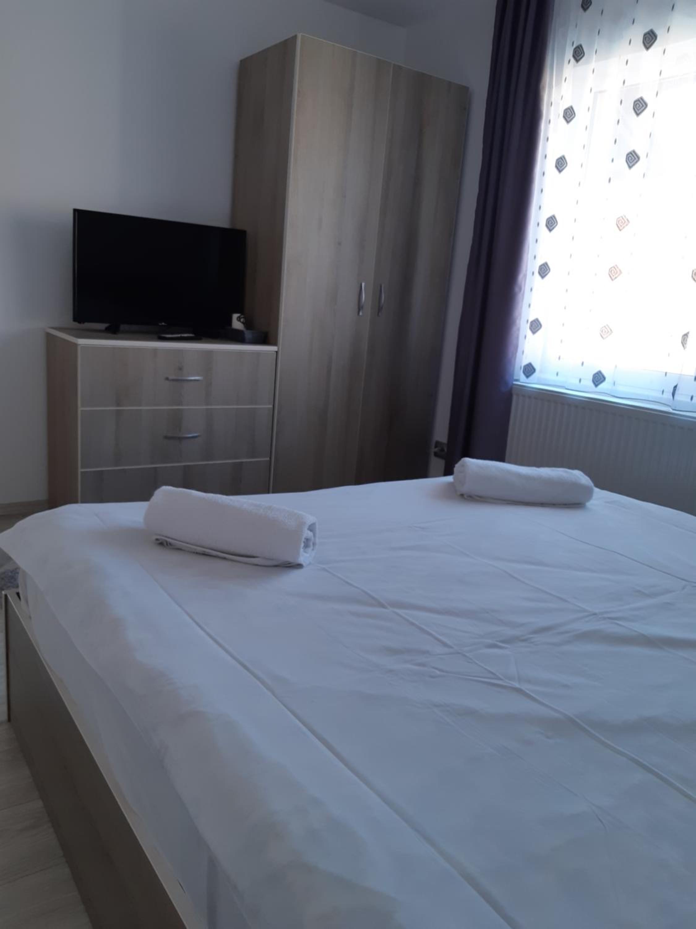 Double Room - Photo 5