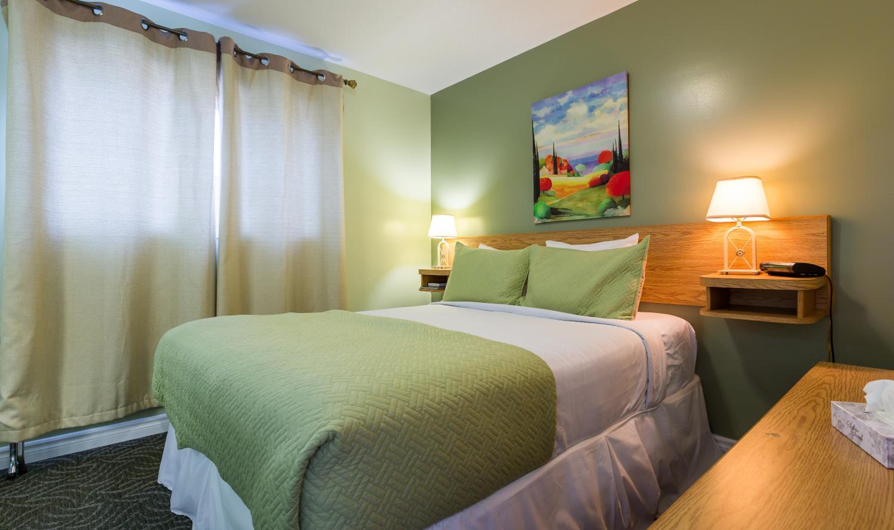 Deluxe Queen Suite - Photo 1