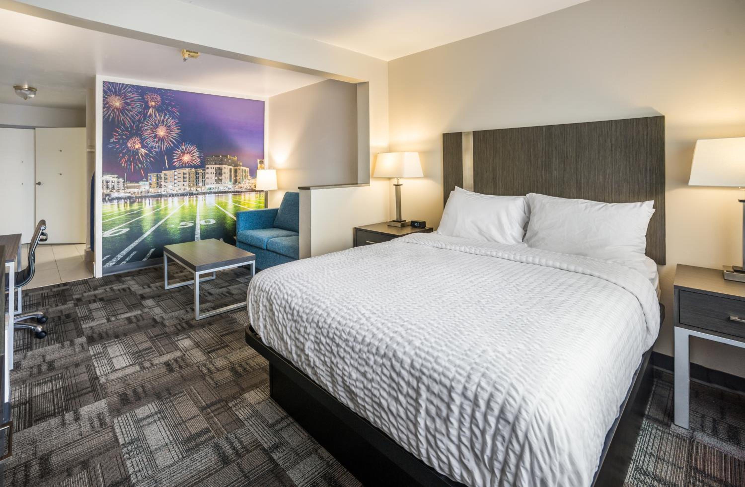 Queen Accessible Room with Roll-In Shower, Non-Smoking photo 1