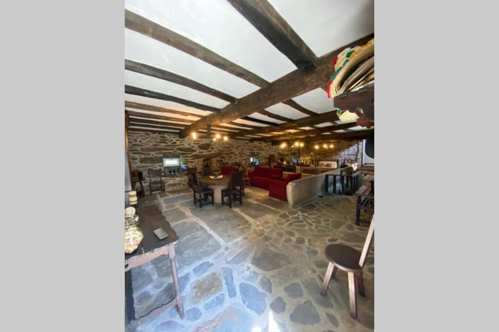 Eight-Bedroom House photo 1