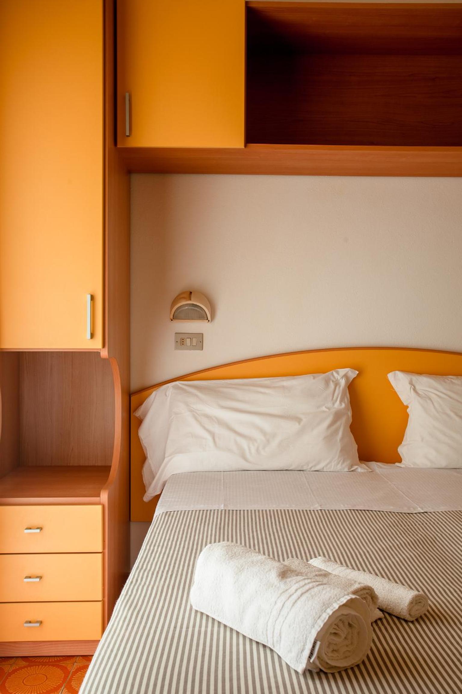 Standard Double Room With Fan photo 2
