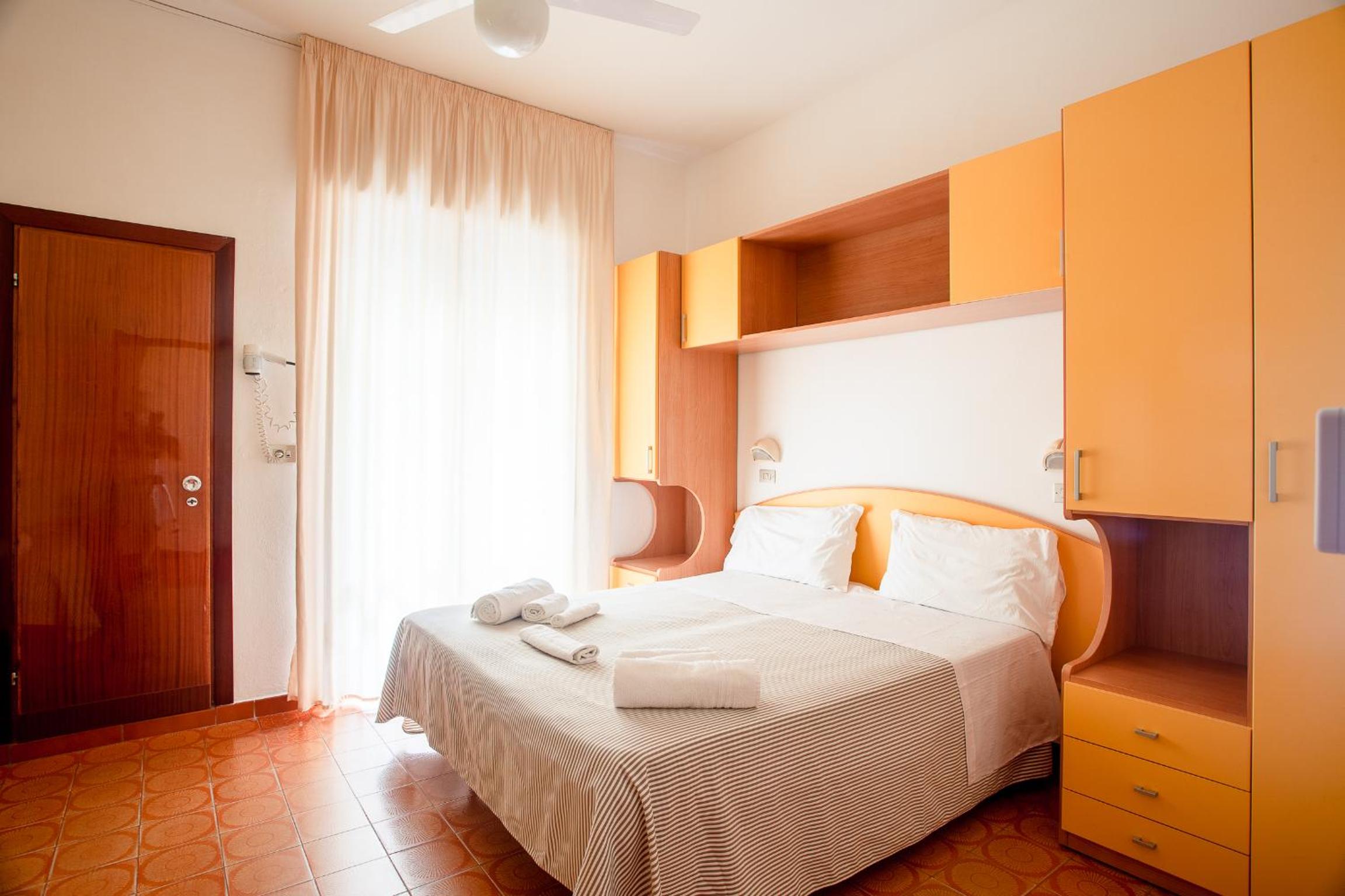 Double Room with Balcony (2 Adults + 1 Child) photo 3
