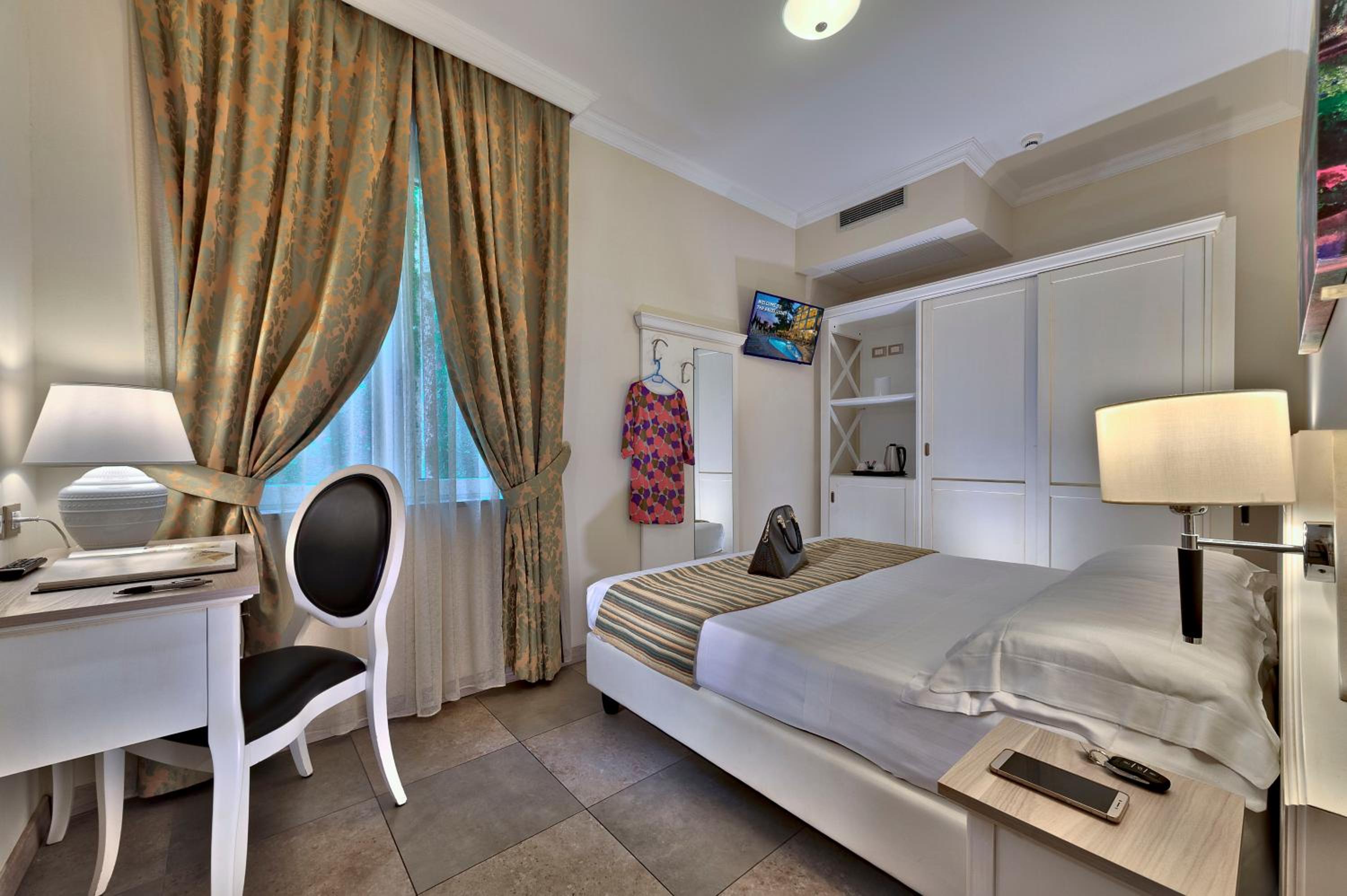 Standard Double or Twin Room - Photo 1
