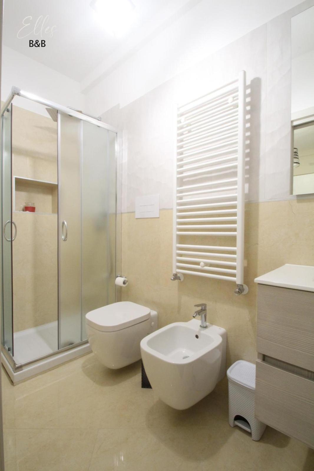 Executive Queen Room with Two Queen Beds - Photo 3