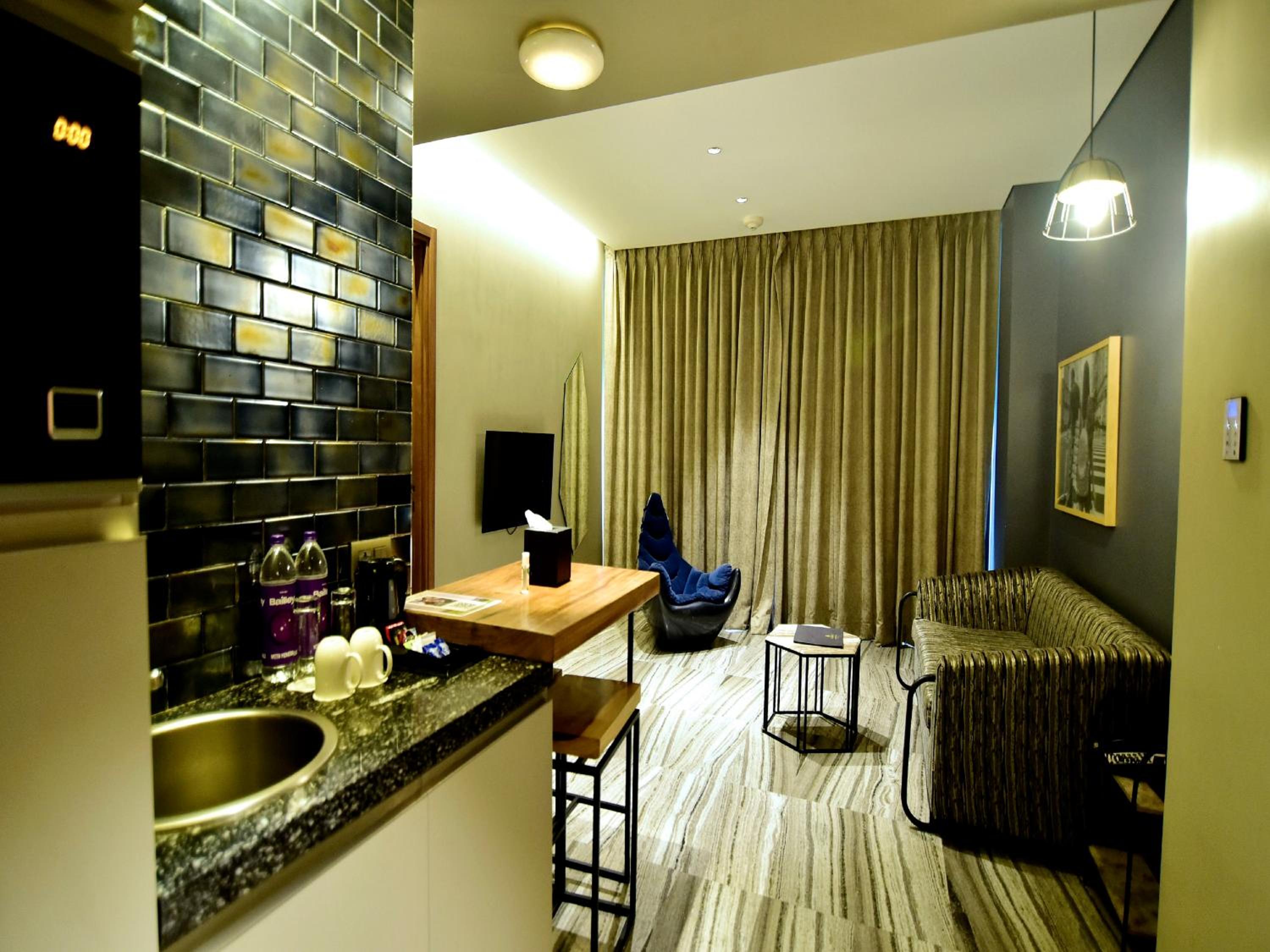 Suite with Balcony at Residences photo 2