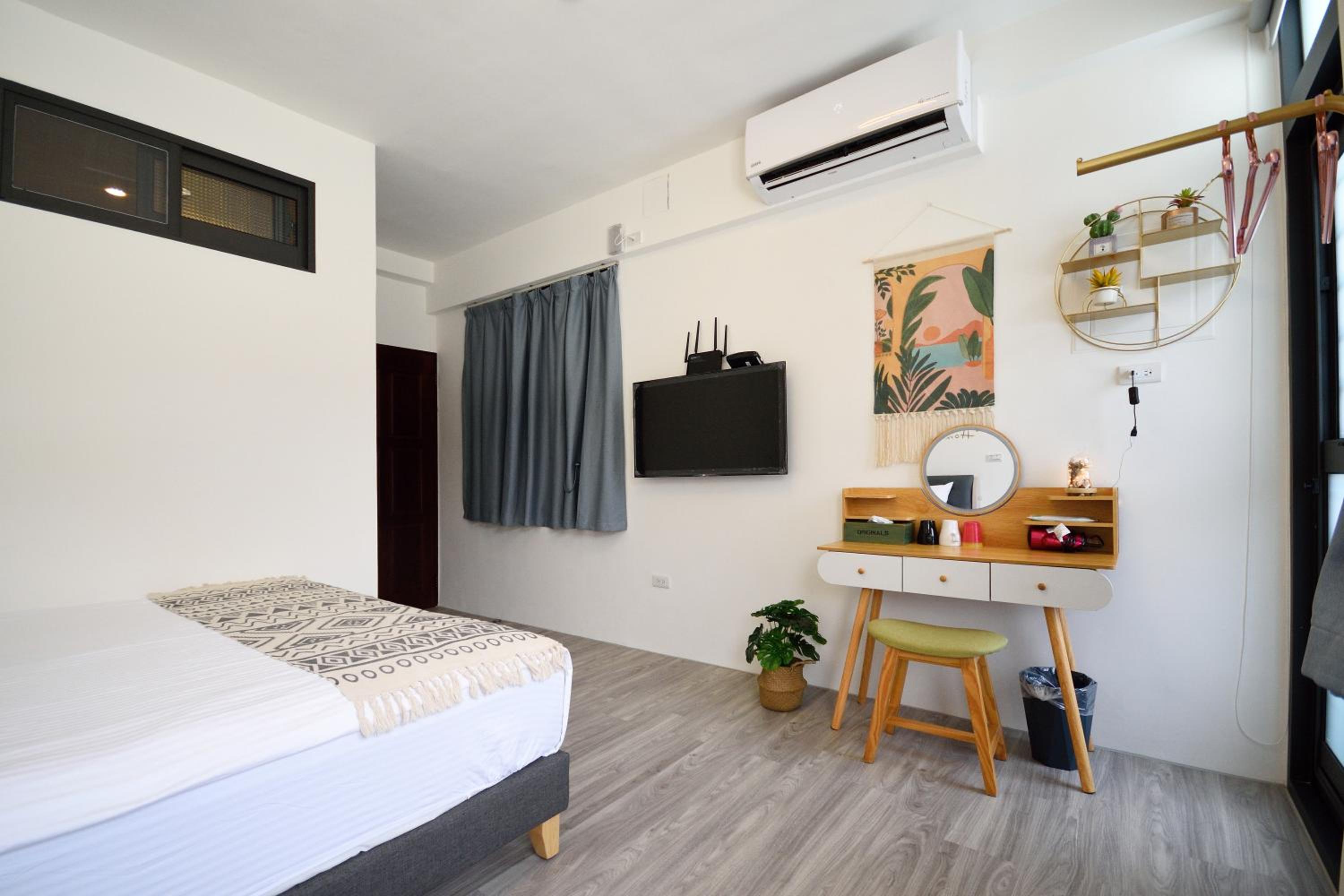 Standard Queen Room