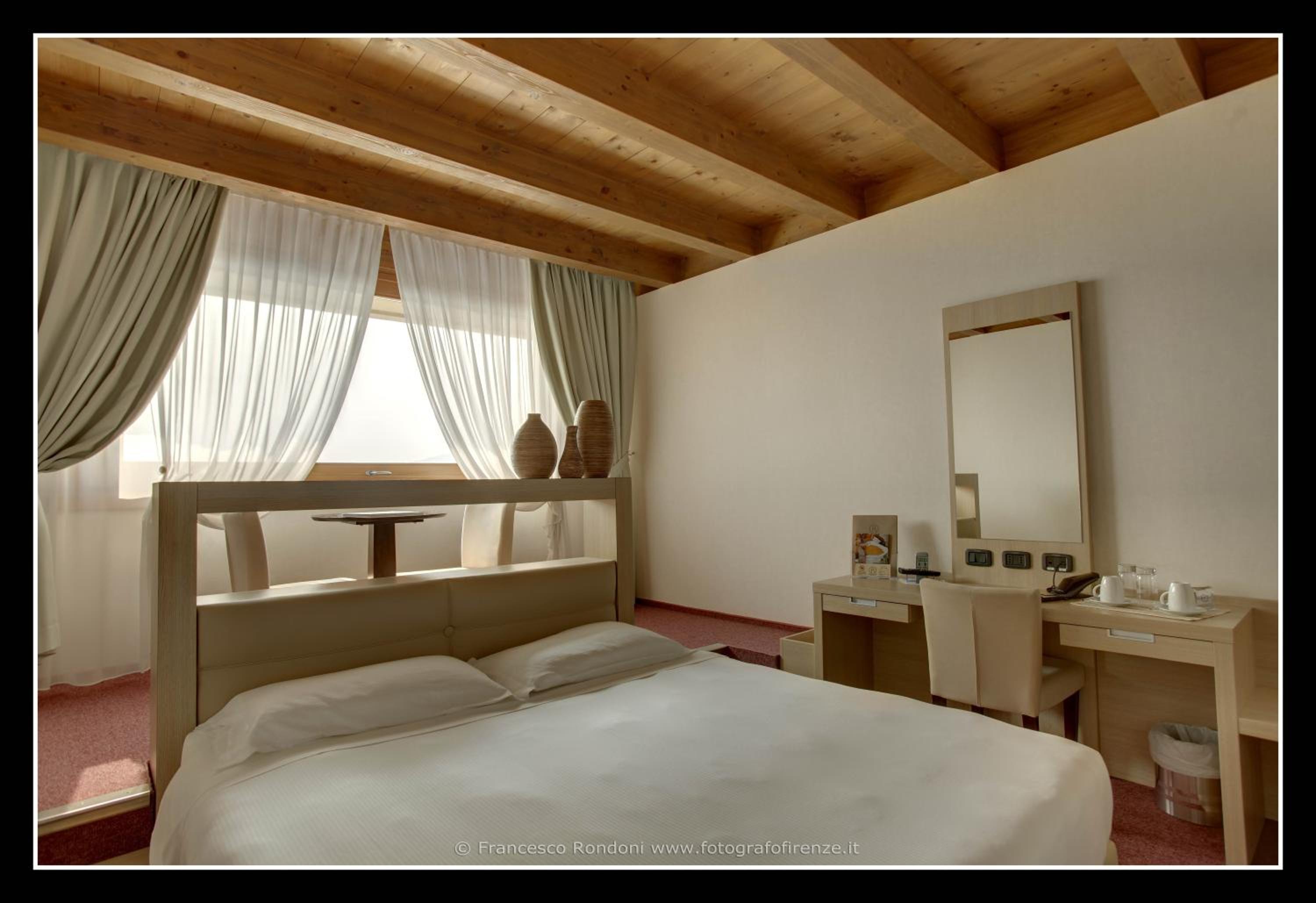 Romantic Double Room with Lake View photo 3