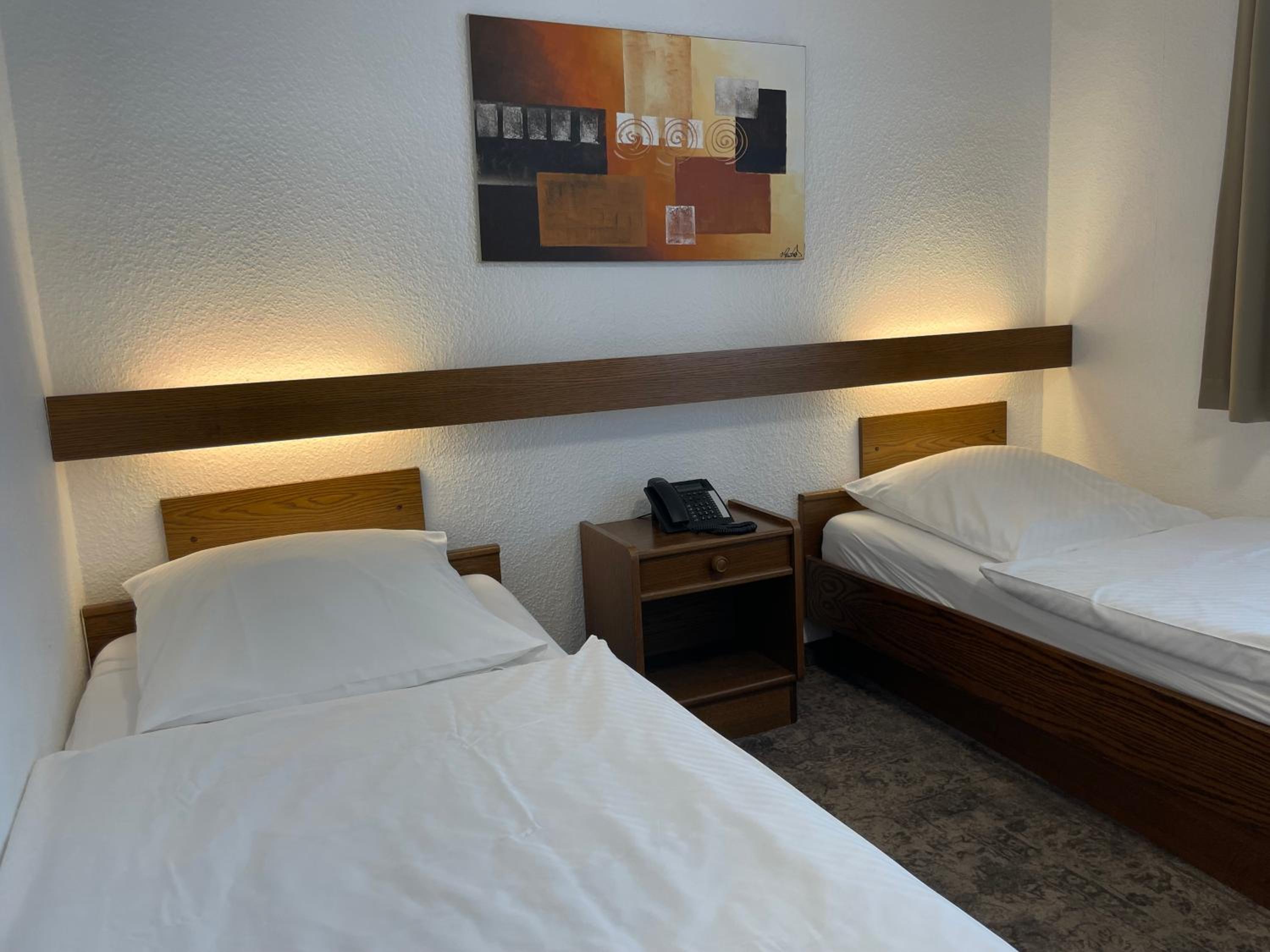 Double Room with Balcony - Photo 4