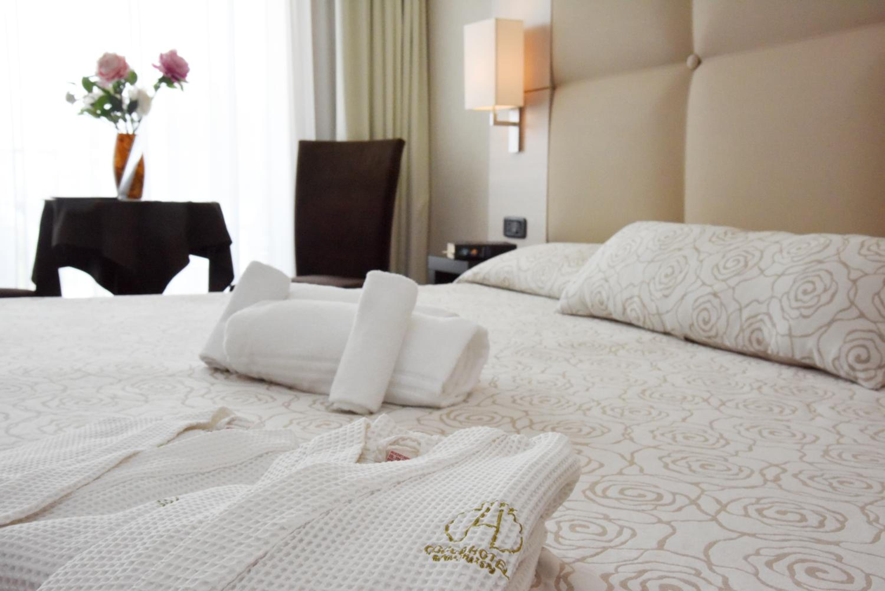 Deluxe Double or Twin Room with Lake View - Photo 5
