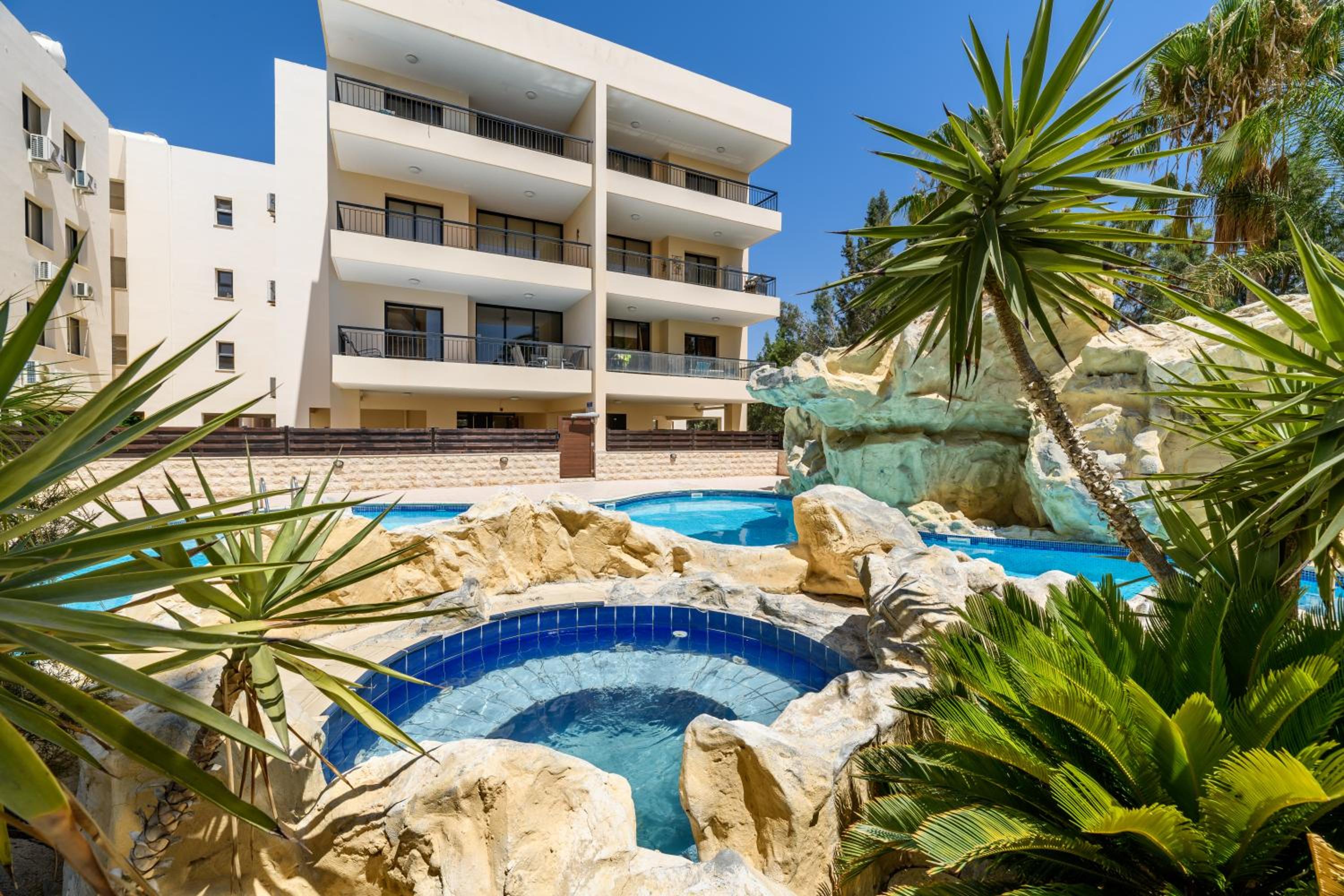 Apartment with Pool View  photo 2