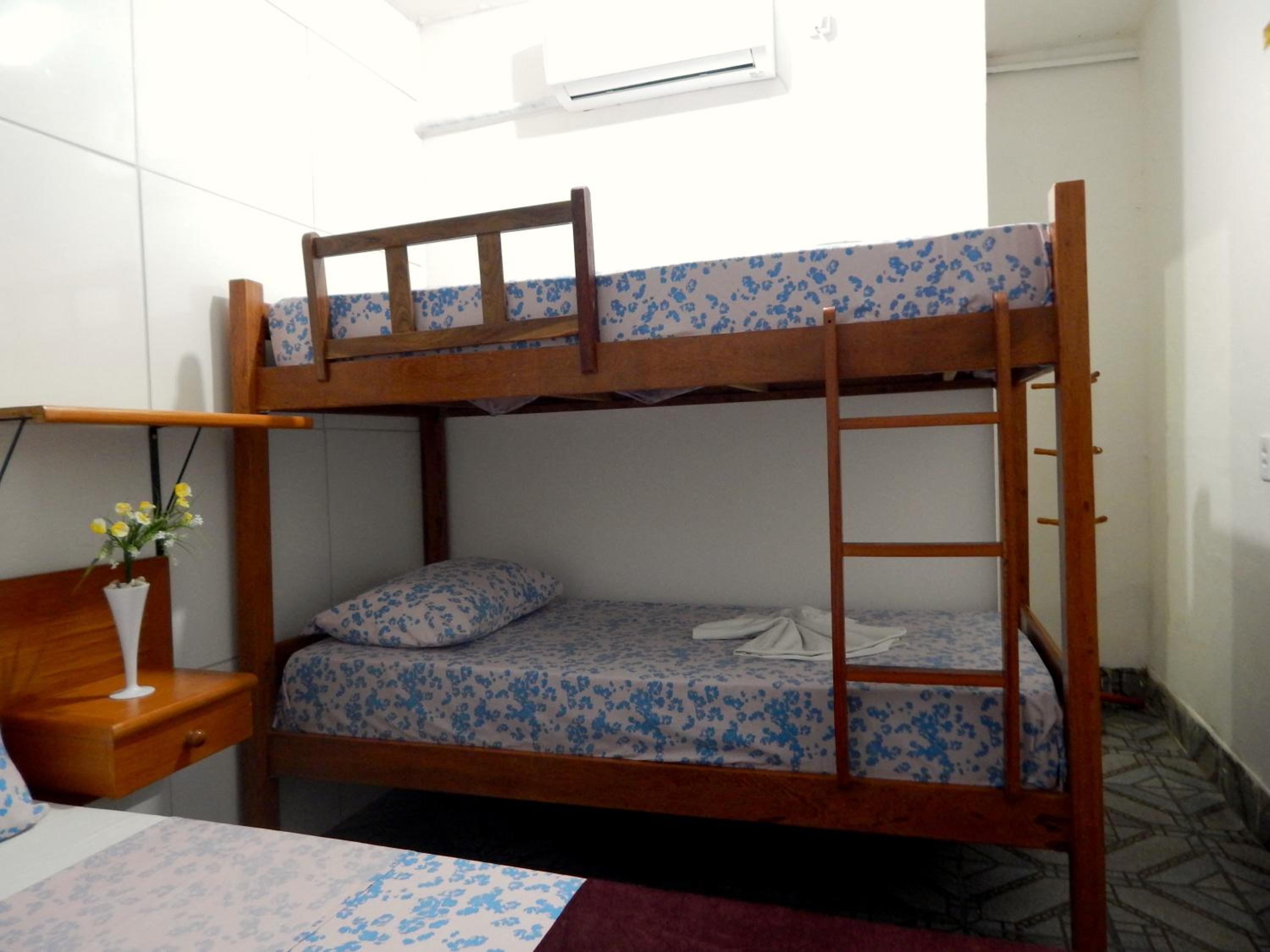 Economy Quadruple Room - Photo 3