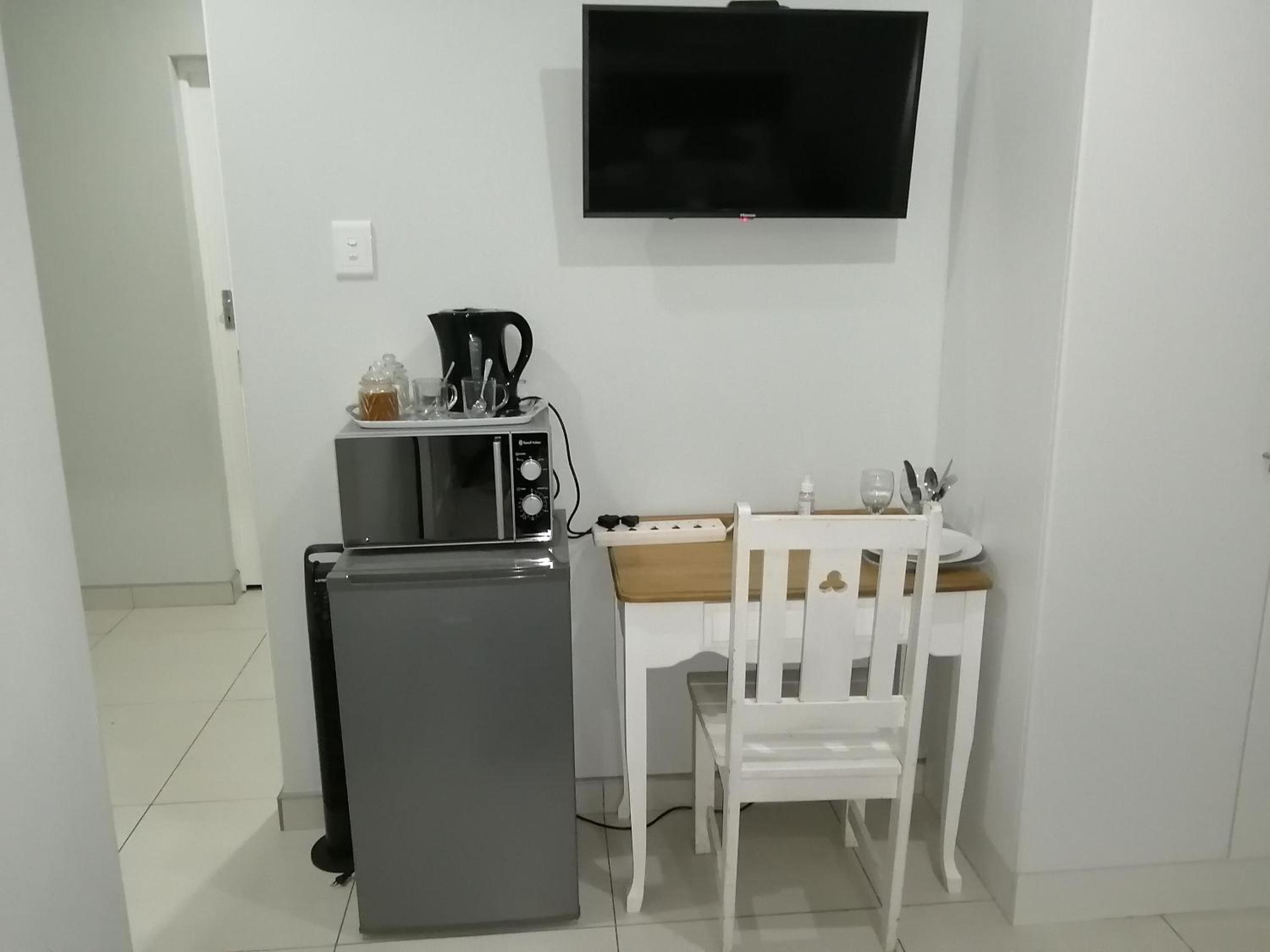Standard Double or Twin Room - Photo 9