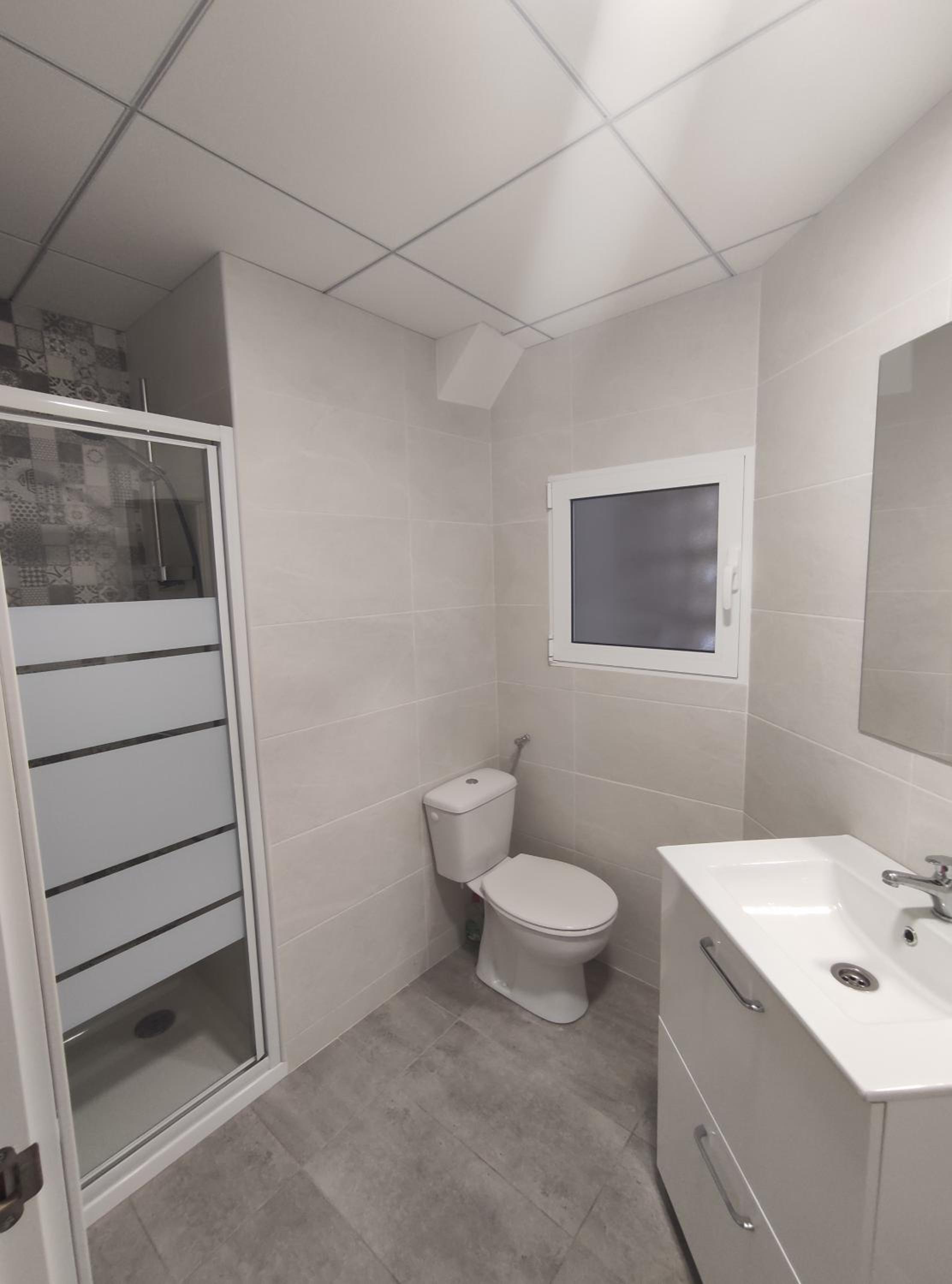 One-Bedroom Apartment - Photo 3