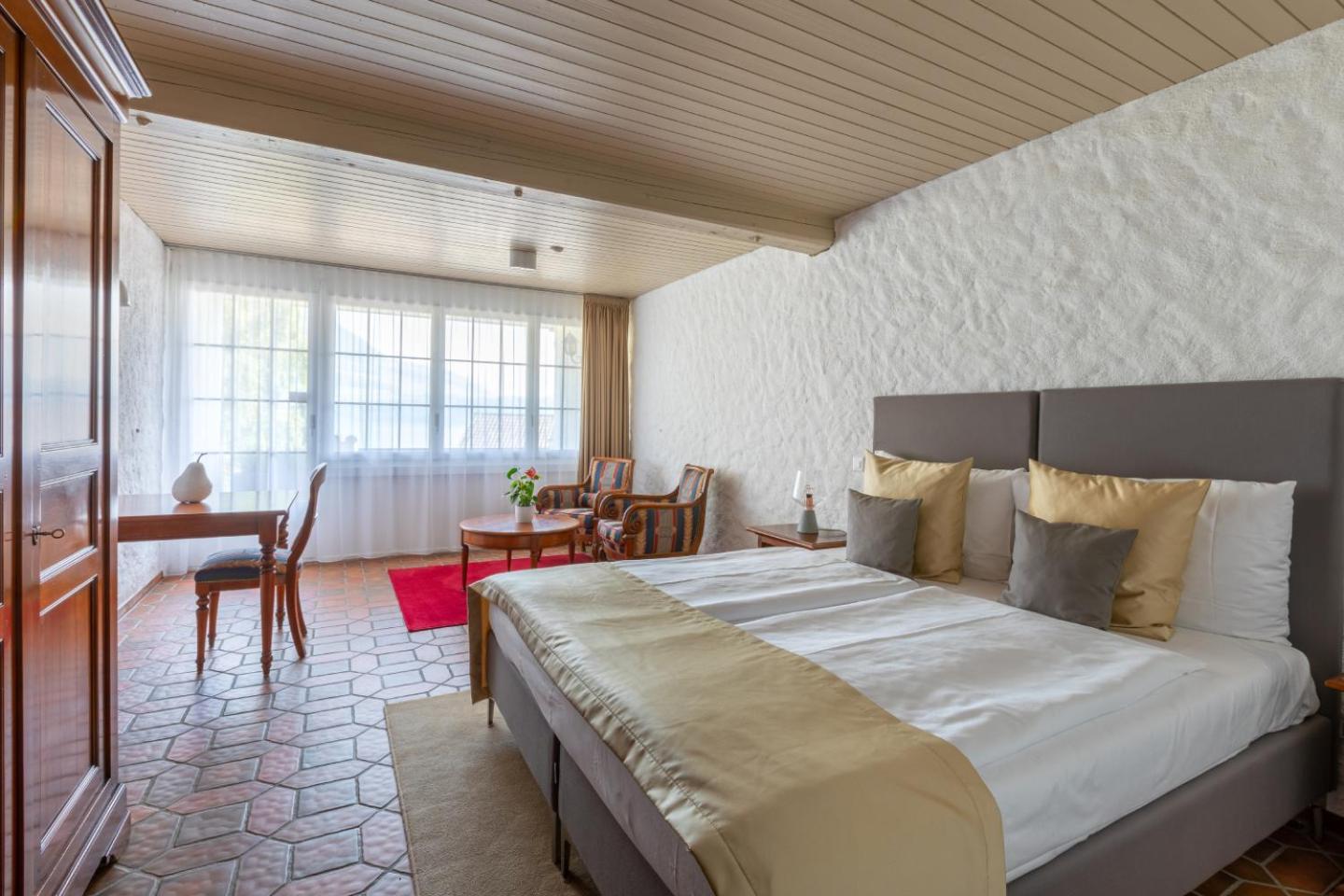Classic Room with Lake View - Photo 1
