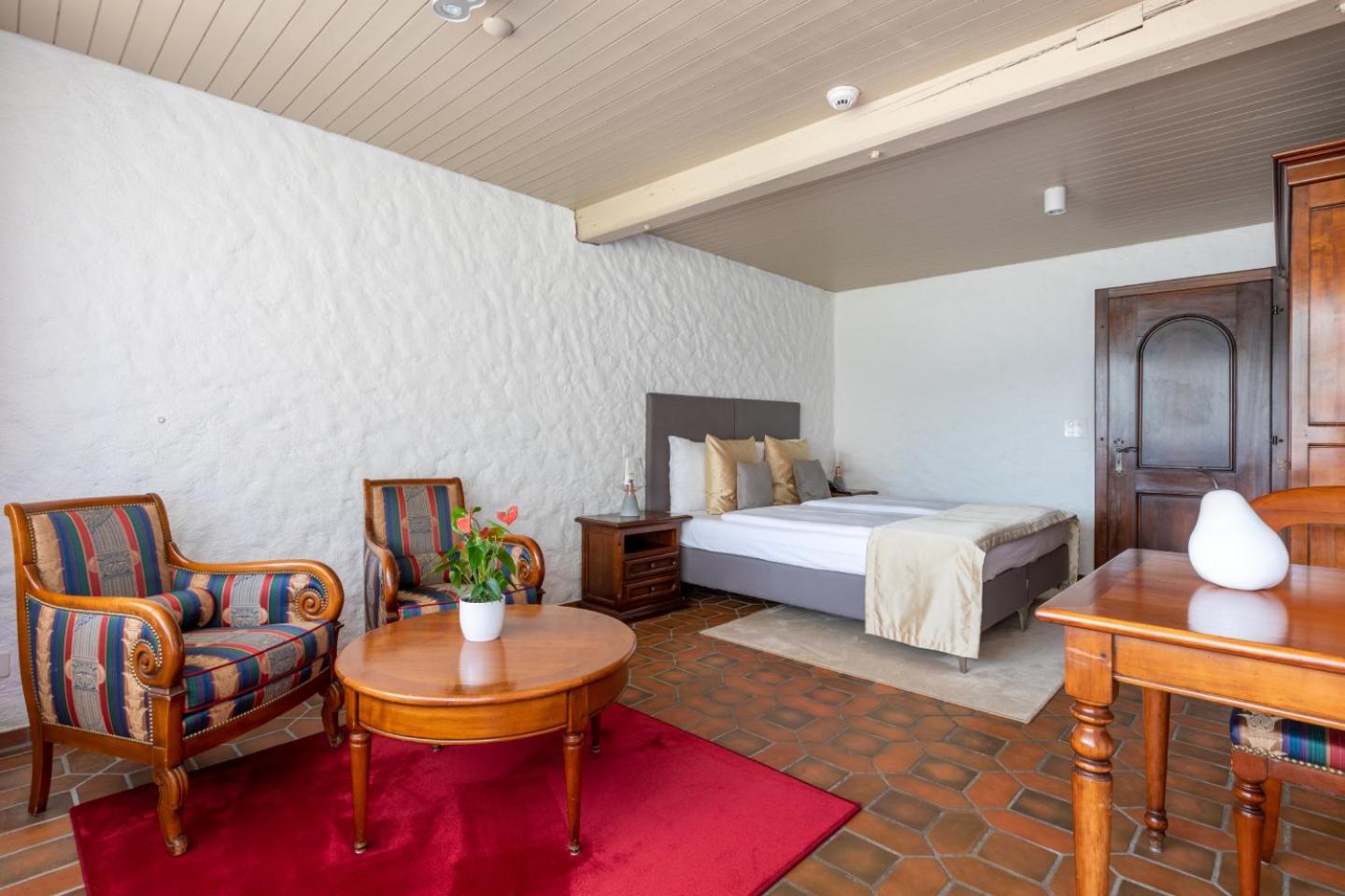 Classic Room with Lake View - Photo 4