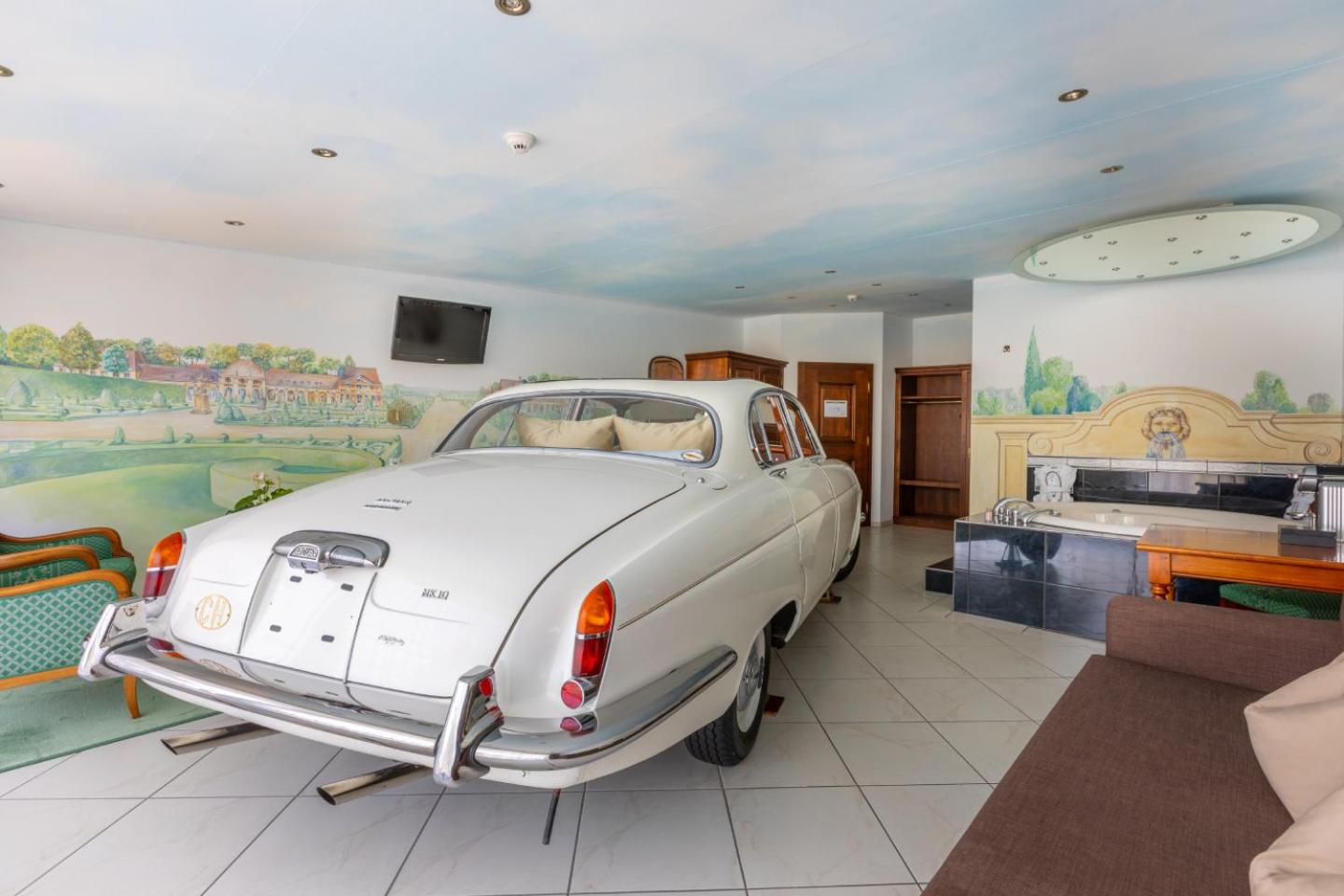 Jaguar Suite - Photo 2