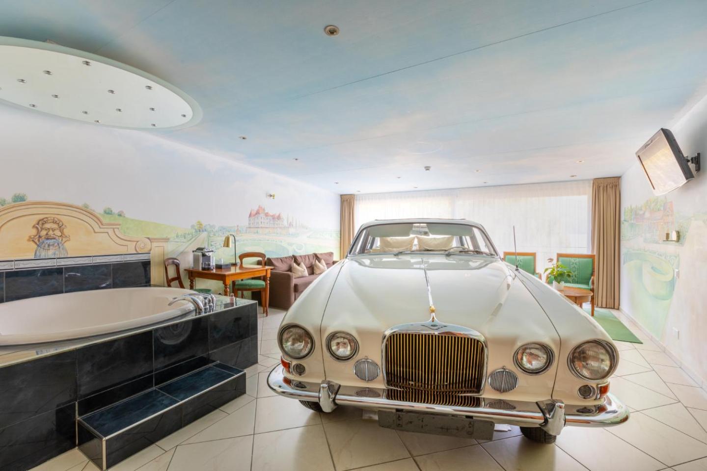 Jaguar Suite - Photo 4