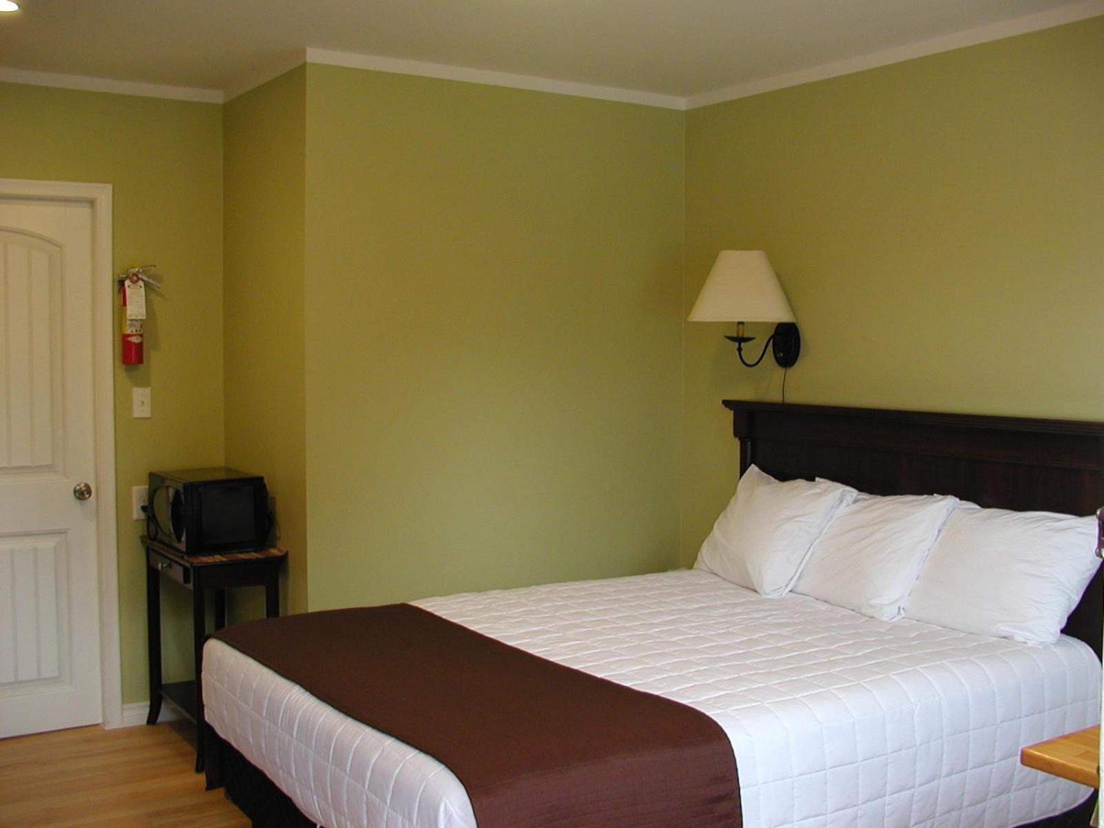 Queen Room photo 1