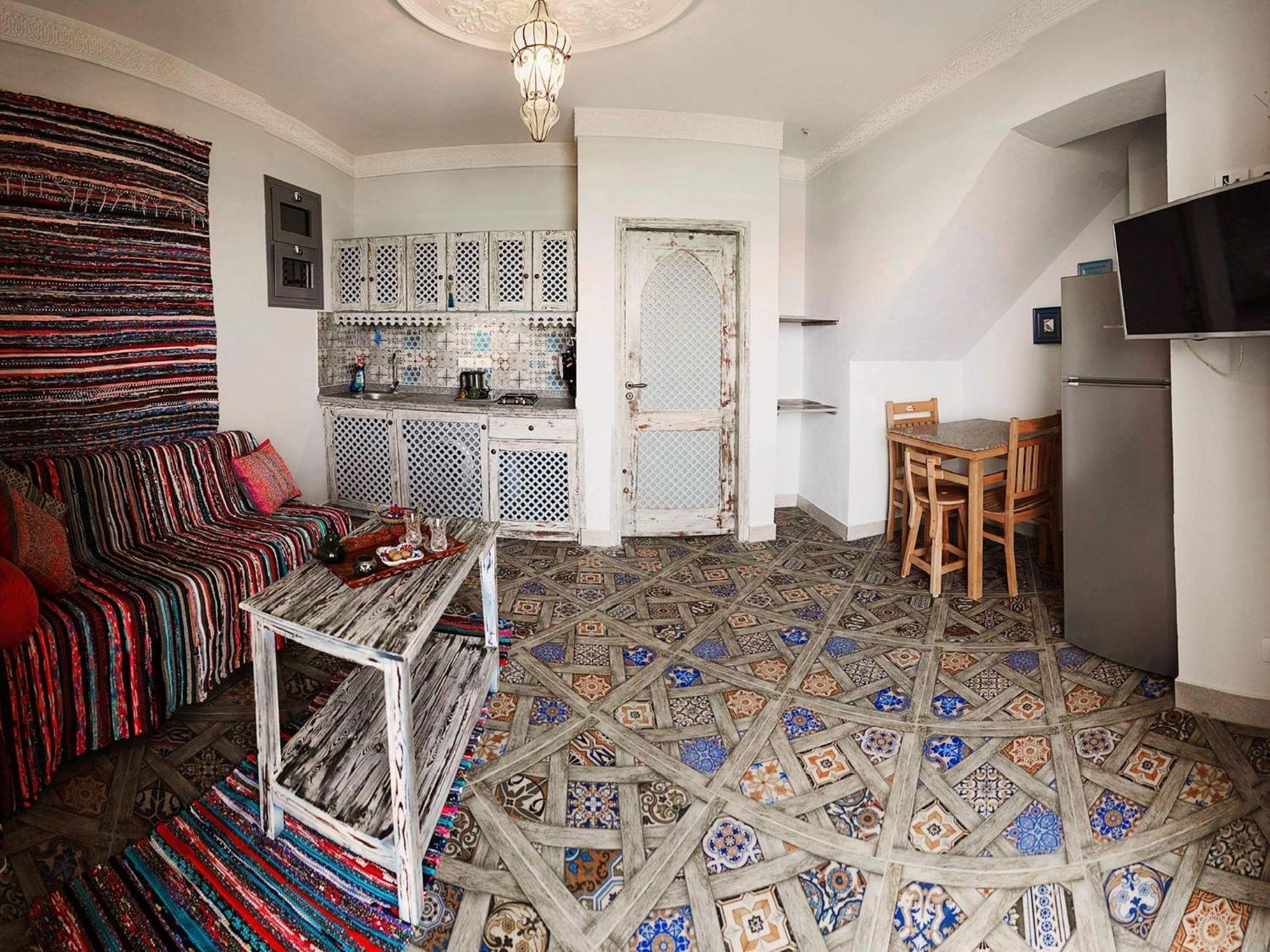One-Bedroom Apartment - Photo 3