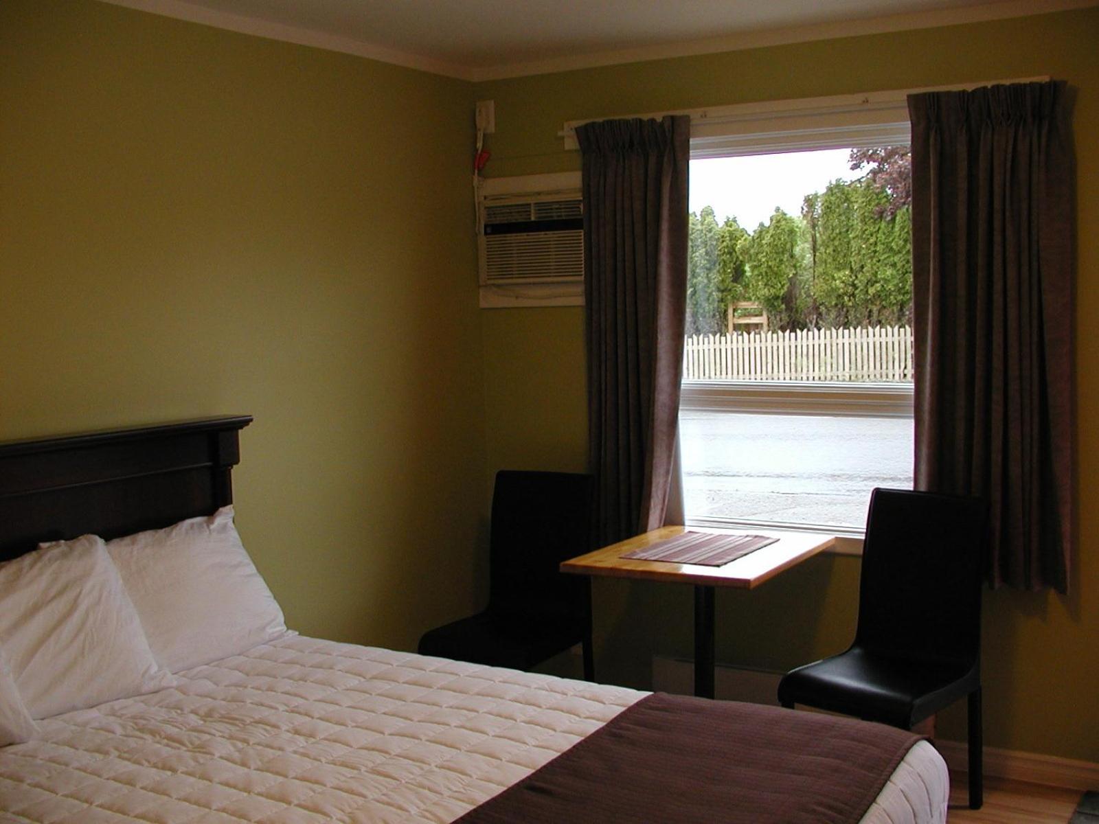 Queen Room photo 2