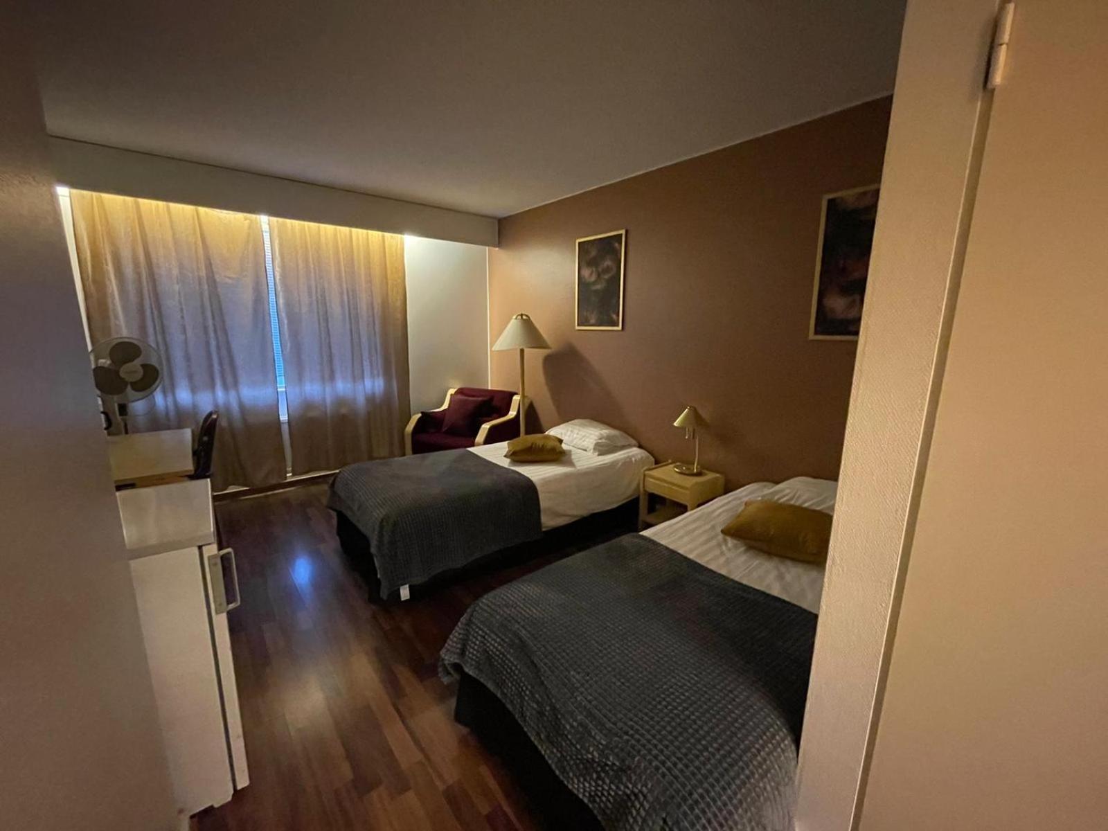 Economy Triple Room photo 3