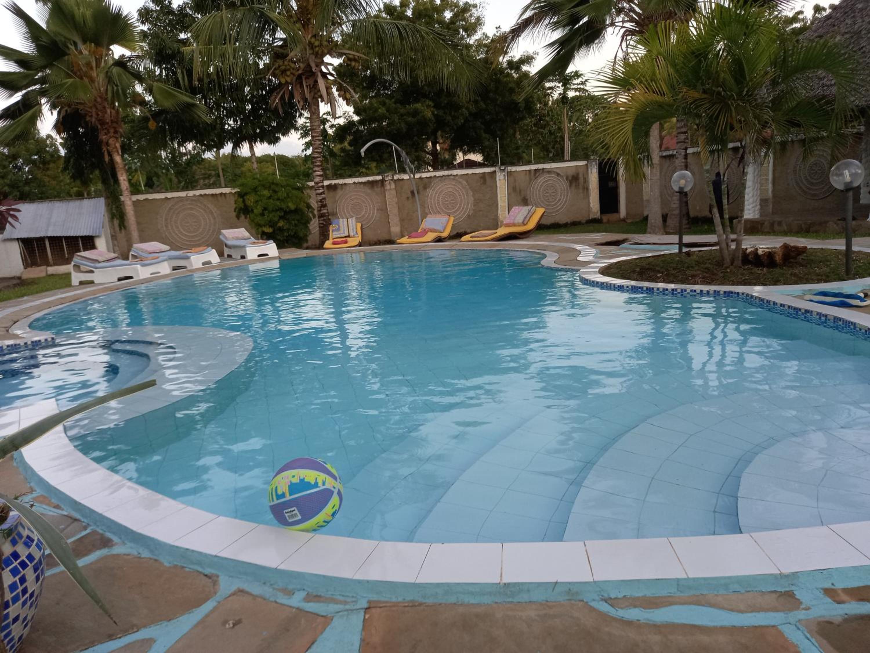 Villa with Private Pool - Photo 9