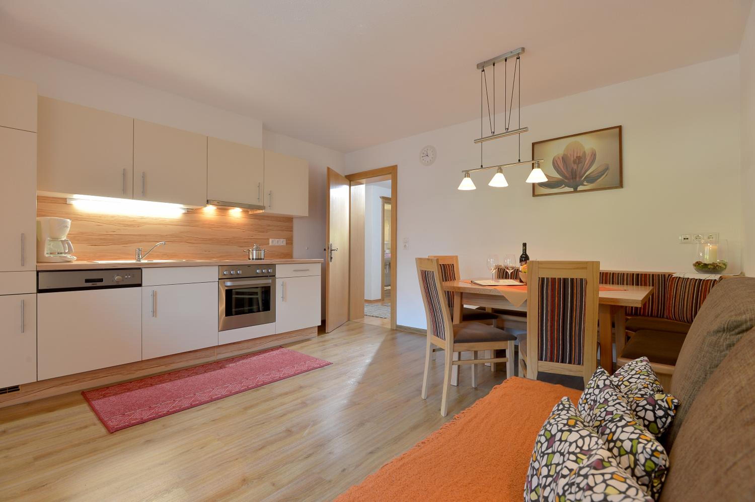 Apartment with Mountain View photo 2