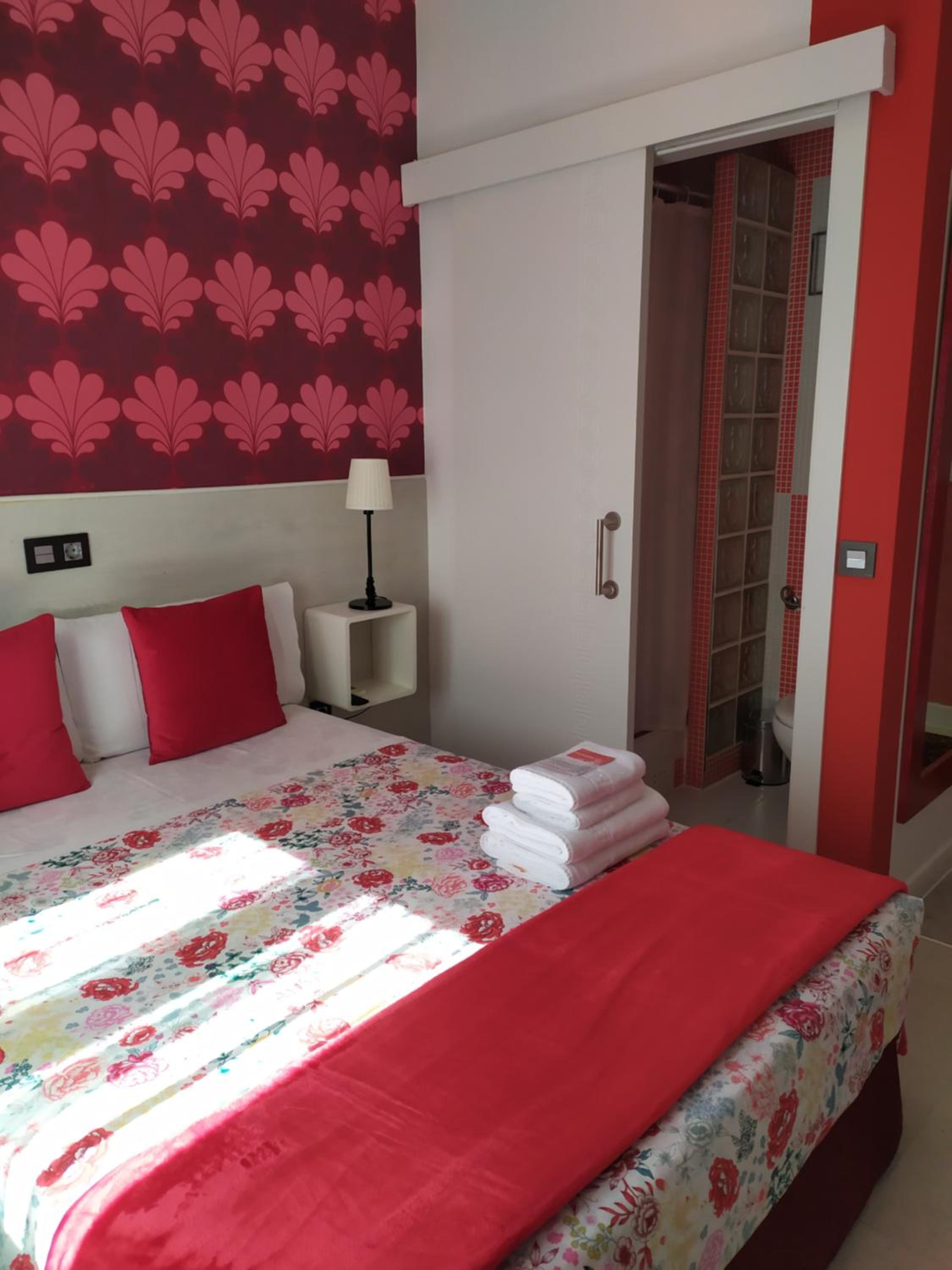 Small Double Room - Photo 9