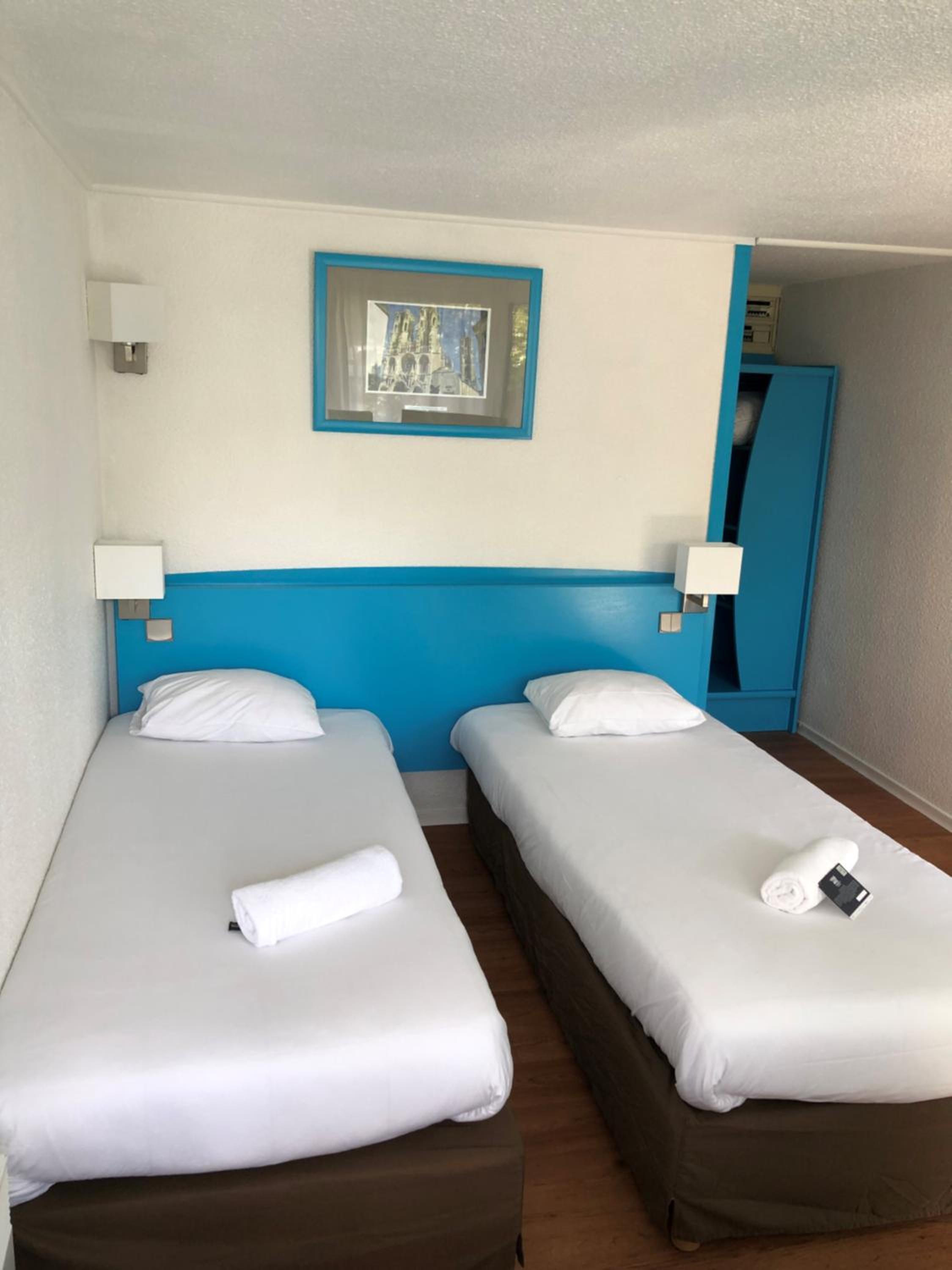 Twin Room - Photo 3