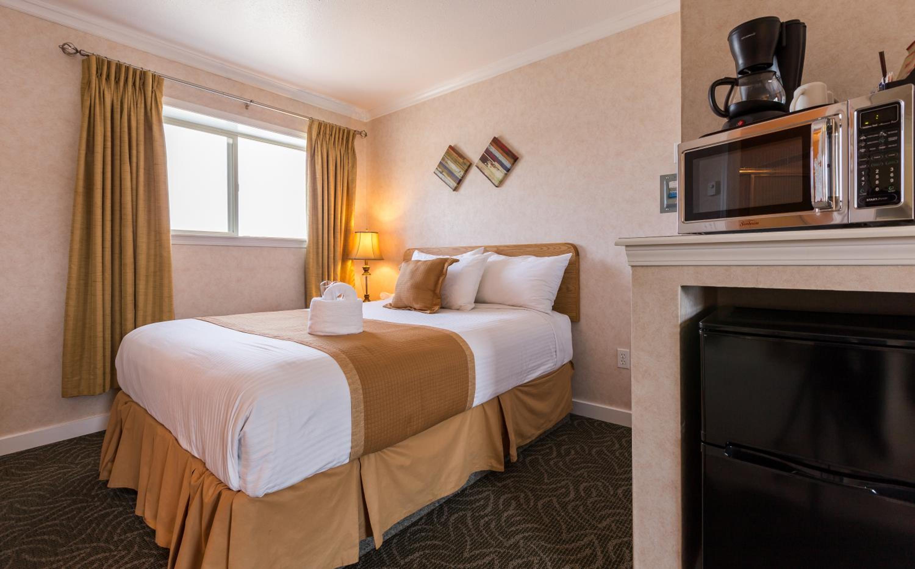Deluxe Queen Room - Photo 1