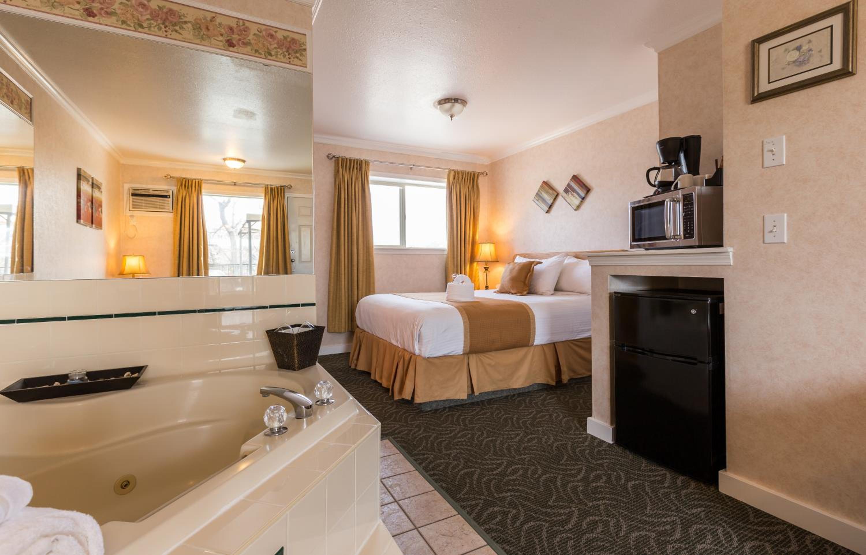 Deluxe Queen Room - Photo 2