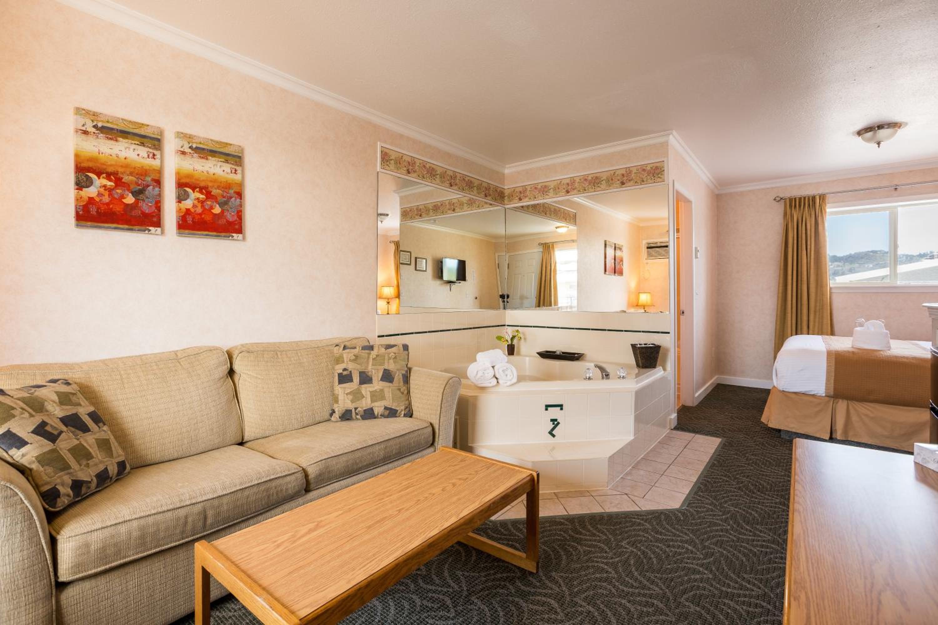 Deluxe Queen Room - Photo 3