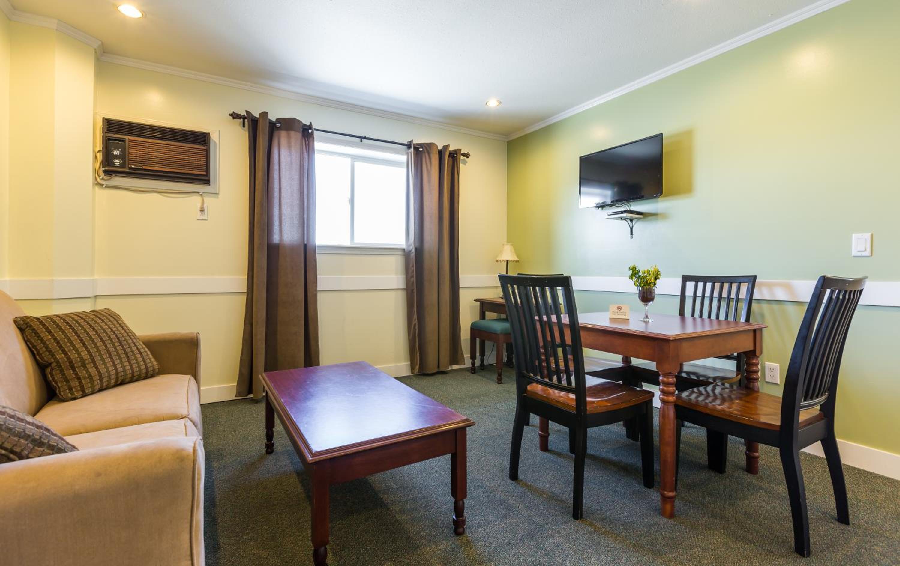 Two-Bedroom Suite - Photo 6