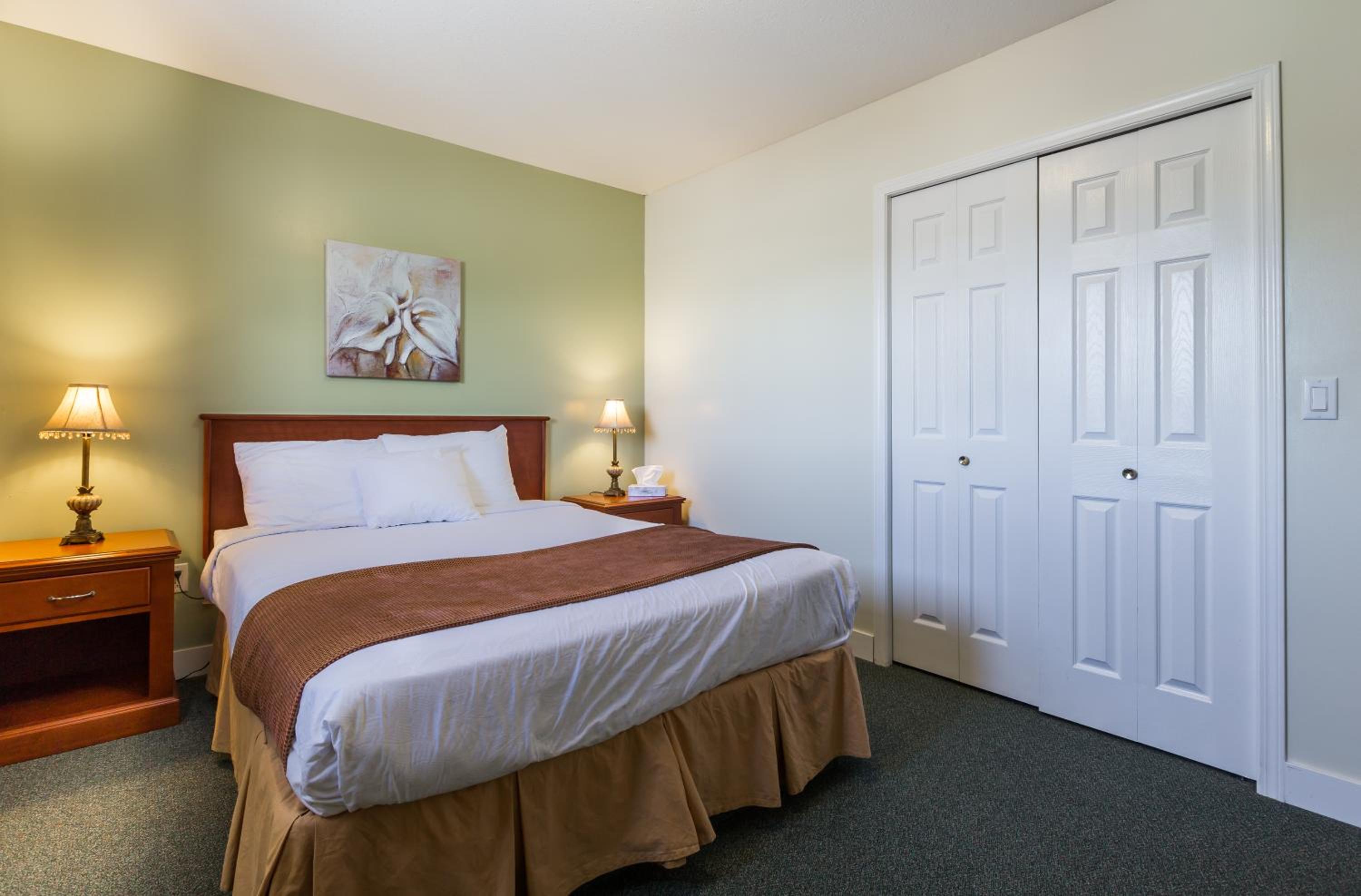 Two-Bedroom Suite - Photo 5