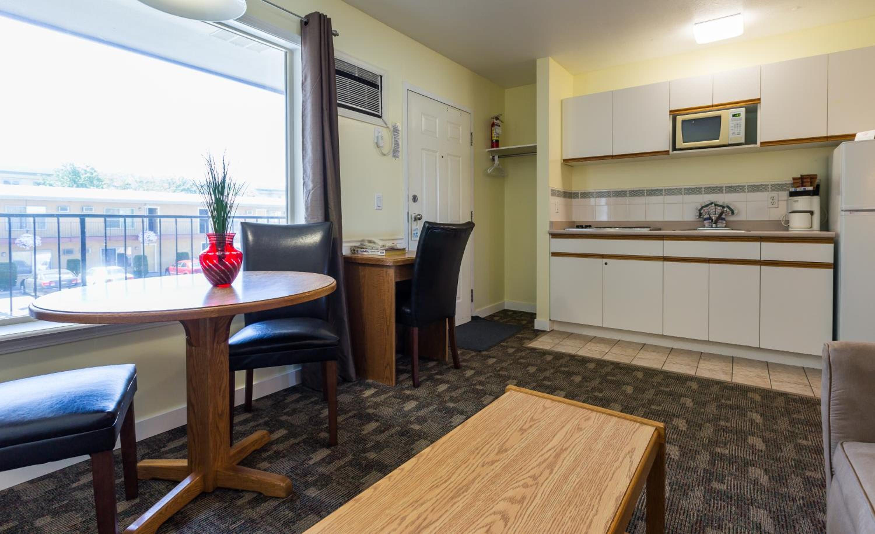 Suite - Photo 3