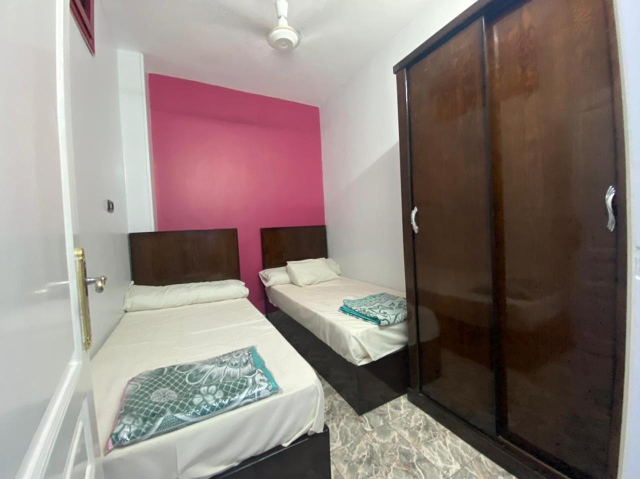 Two-Bedroom Apartment (5 Adults) - Single Beds - Photo 1
