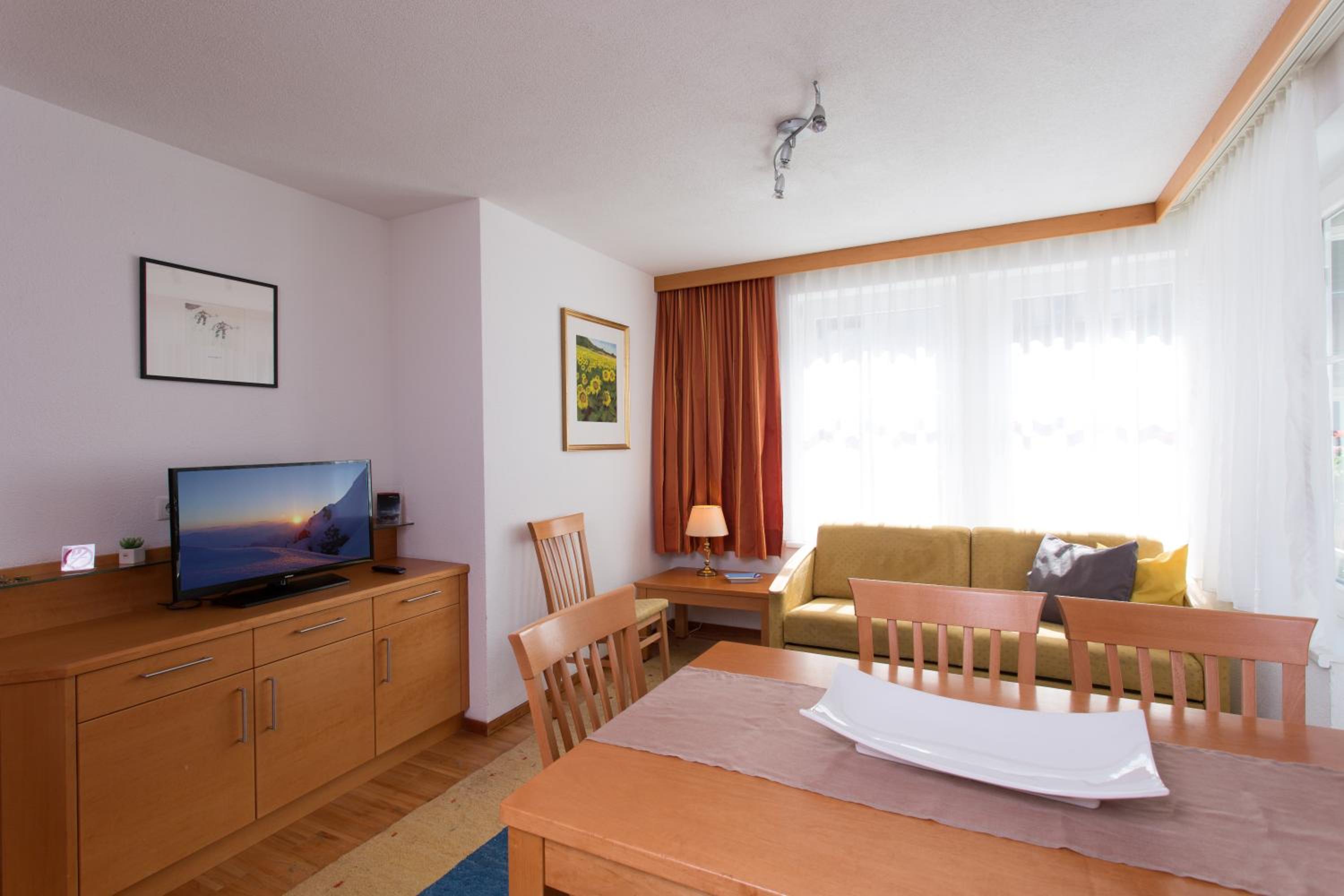 One-Bedroom Apartment photo 1