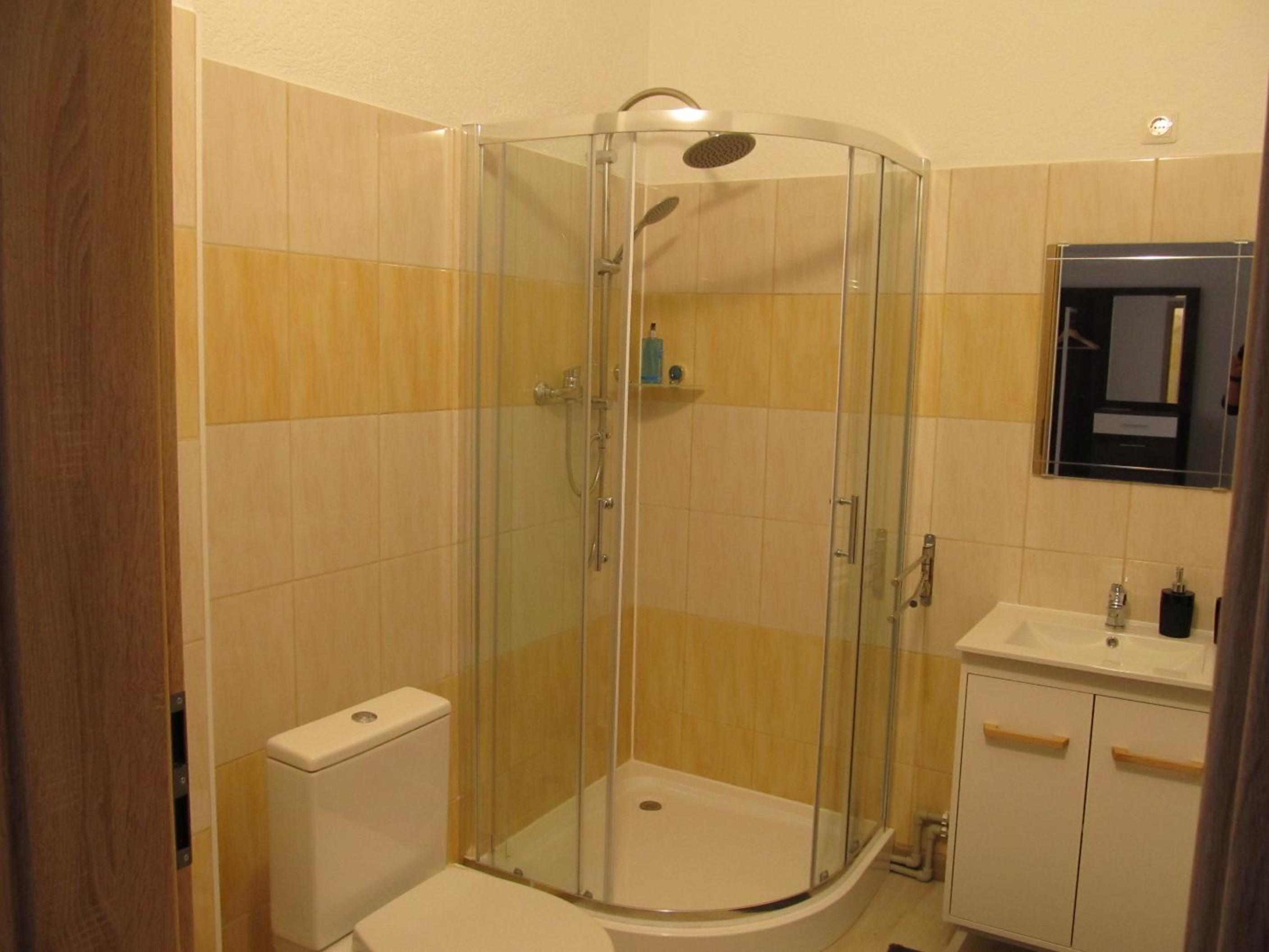 One-Bedroom Apartment - Photo 3