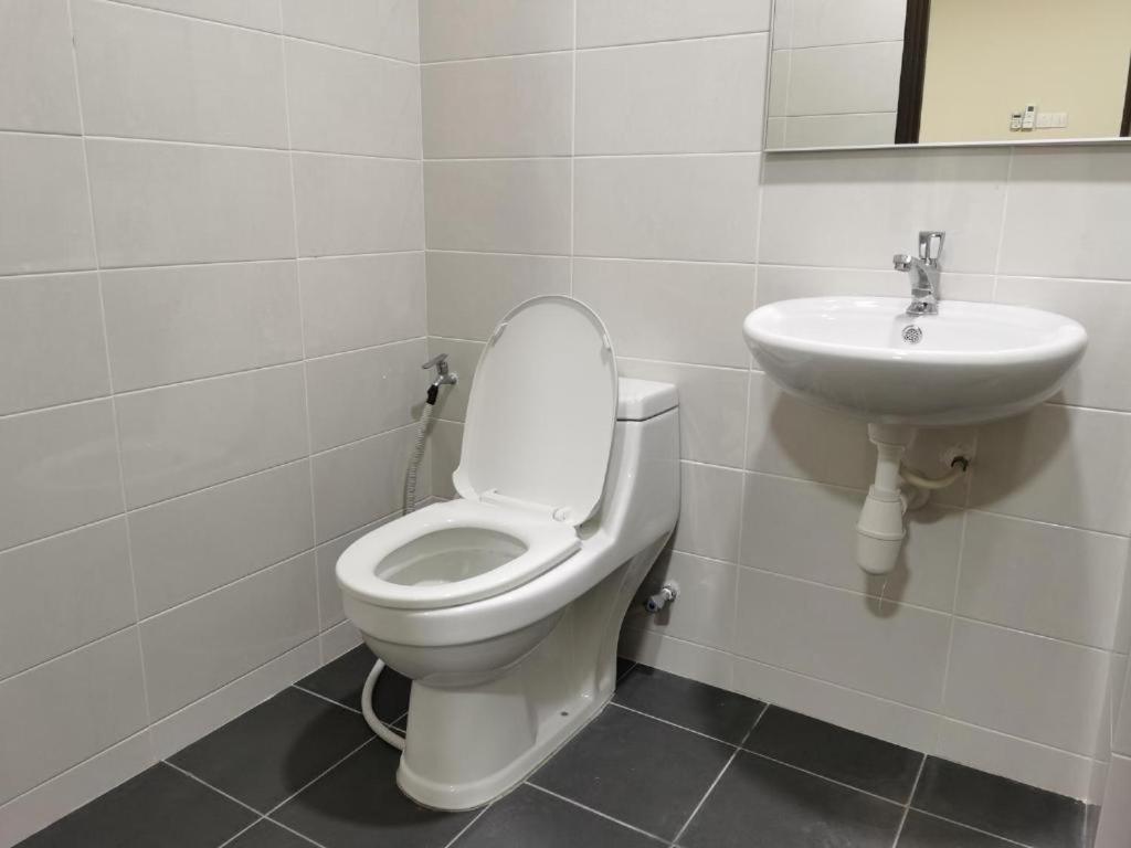 Three-Bedroom Apartment - Photo 15