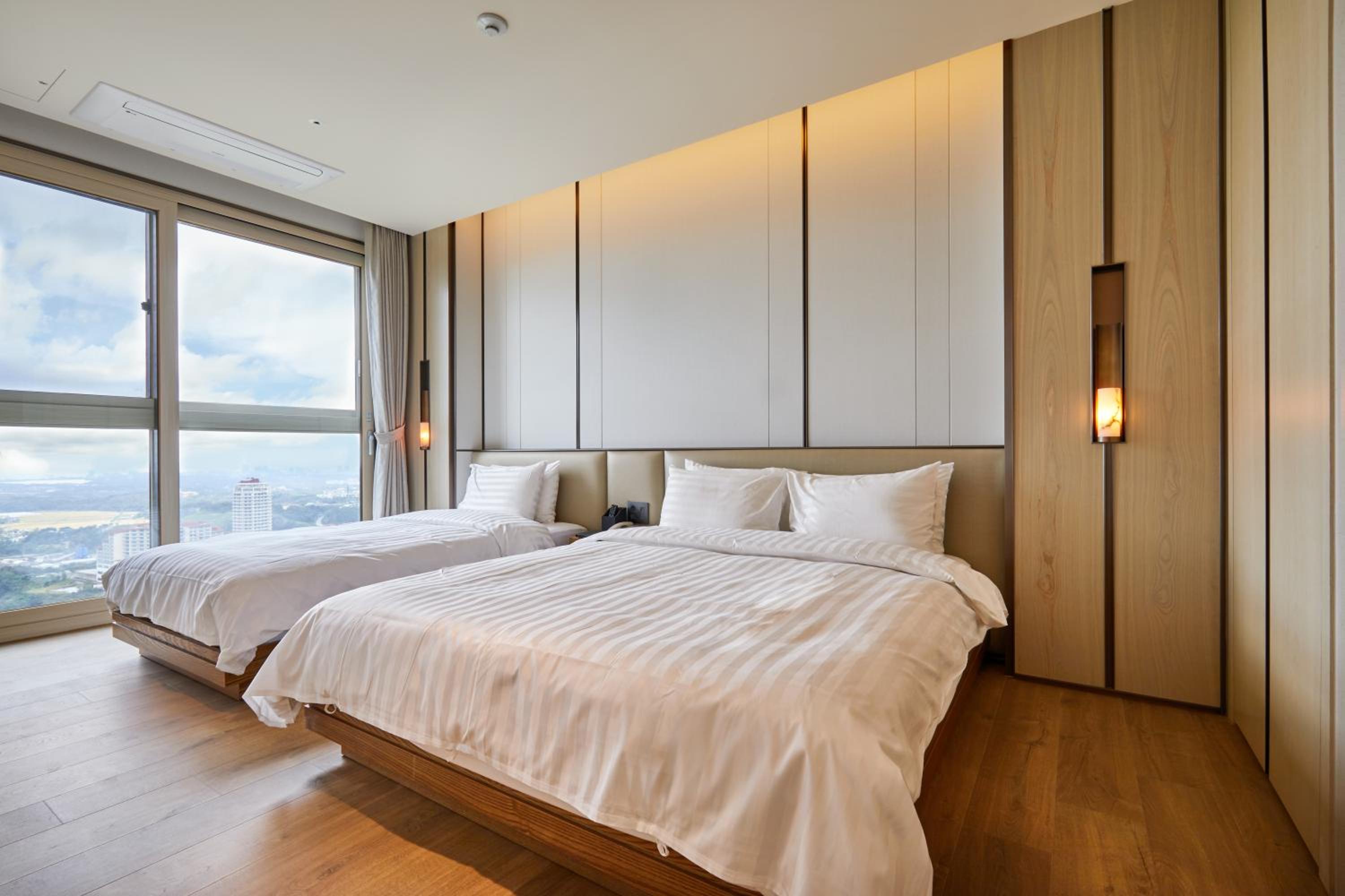 Silver Suite (Kitchen/Panorama View/Bed) - Photo 2