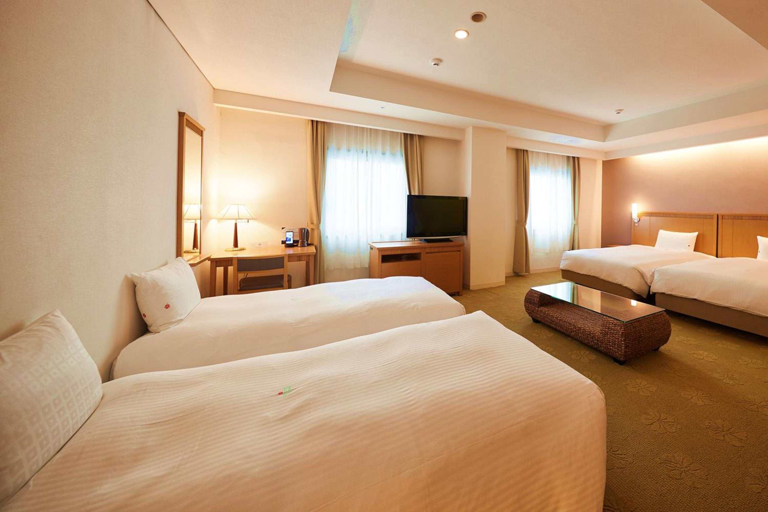 Pacific Premium Quadruple Room - Non-Smoking photo 3