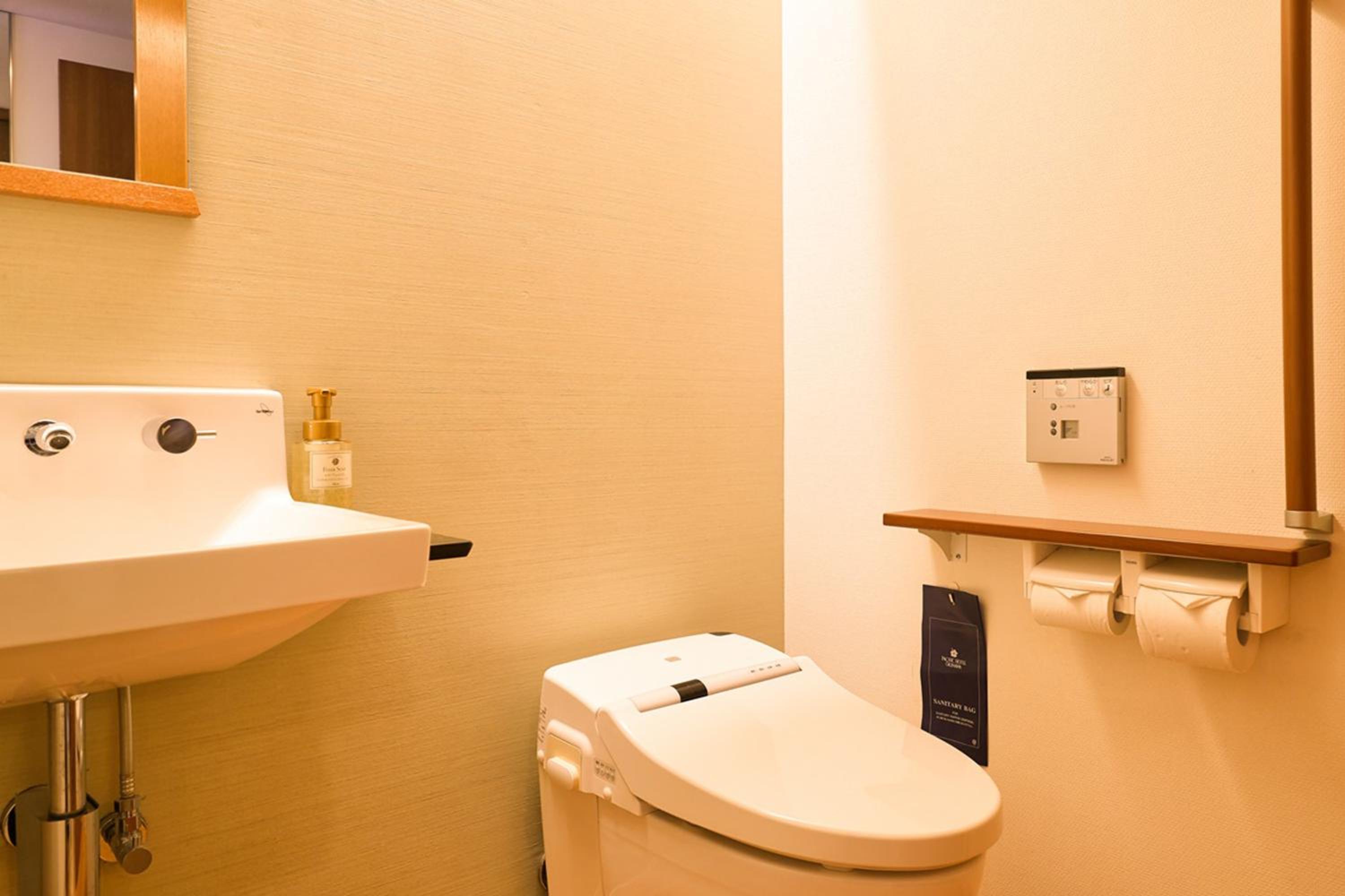 Pacific Premium Quadruple Room - Non-Smoking photo 2